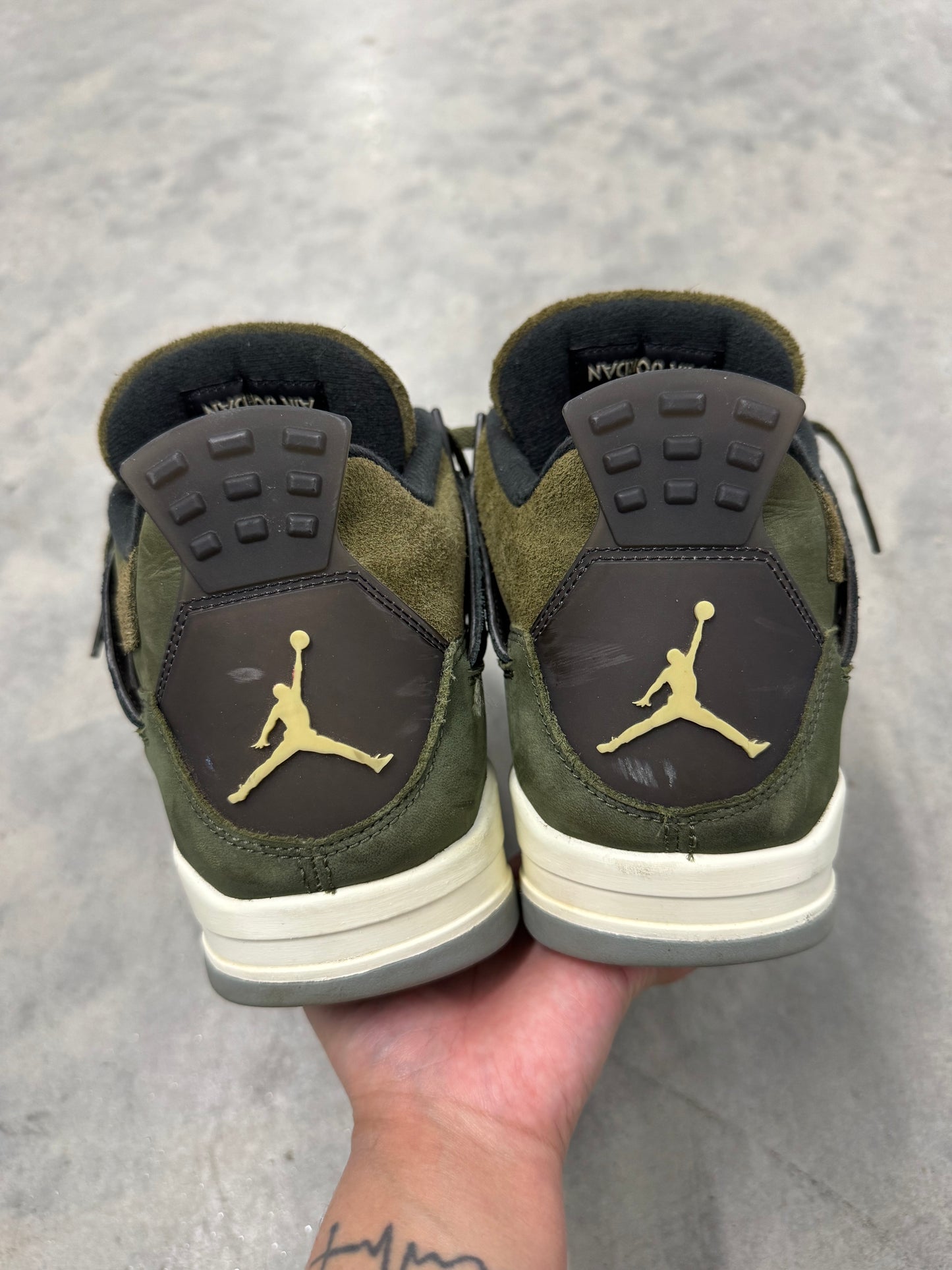 JORDAN 4 “ Olive “