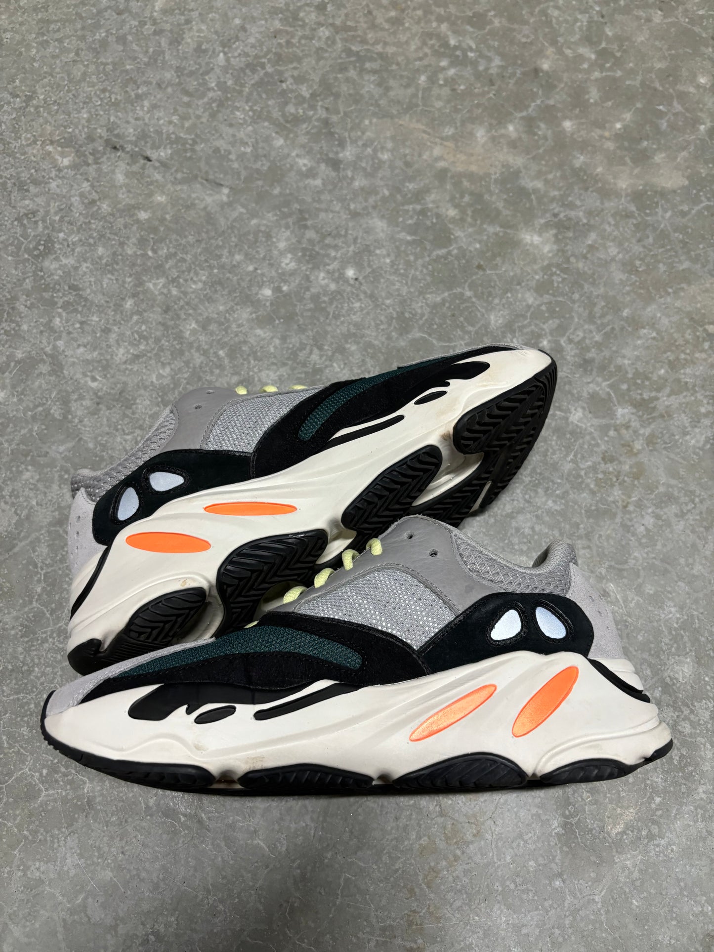 YEEZY 700 “ wave runner “