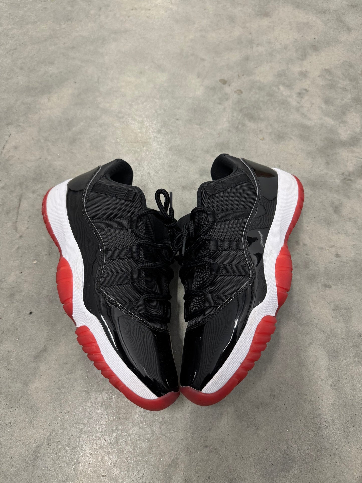 JORDAN 11 LOW “ Bred “ ( 2025 )