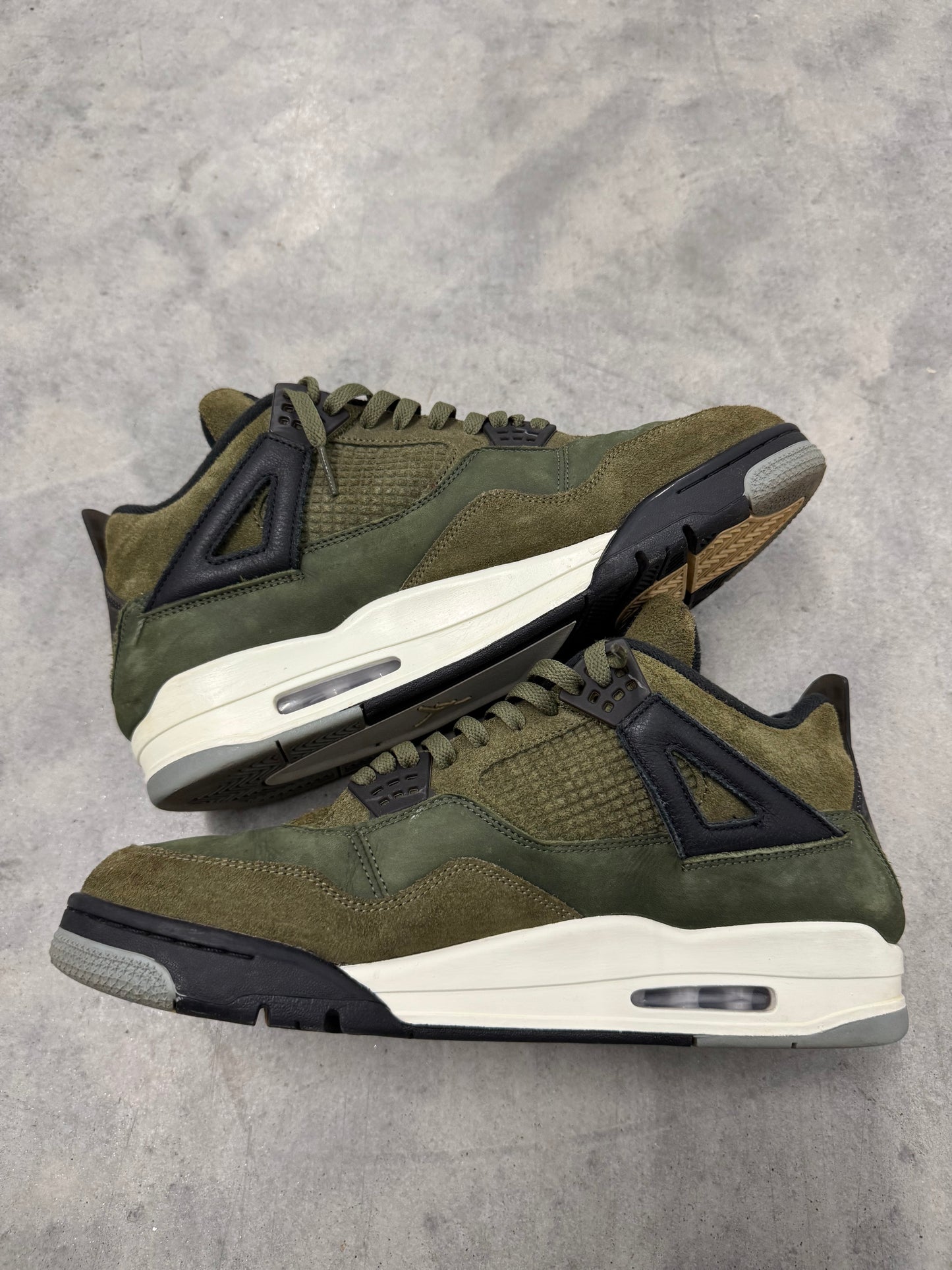 JORDAN 4 “ Olive “