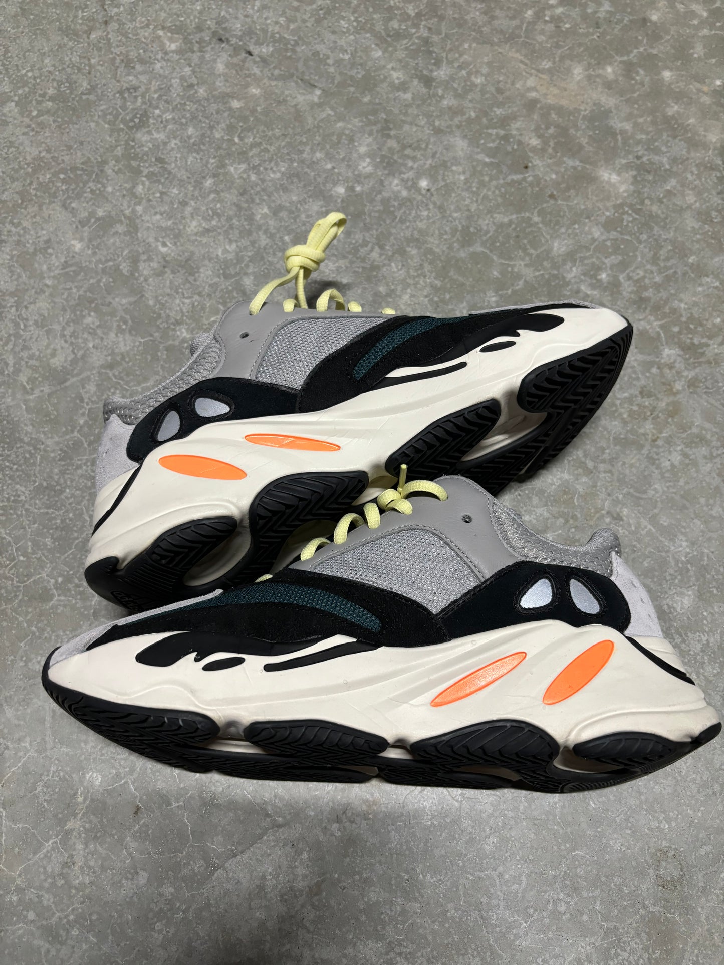 YEEZY 700 “ wave runner “