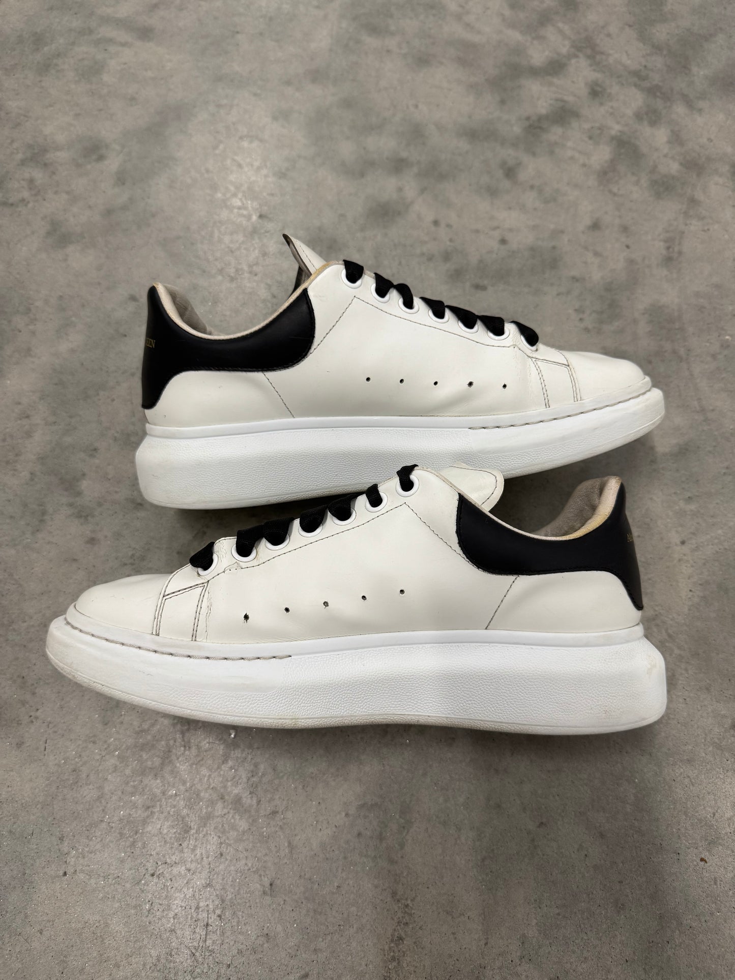 ALEXANDER MCQUEEN OVERSIZED SNEAKERS “ White Black “