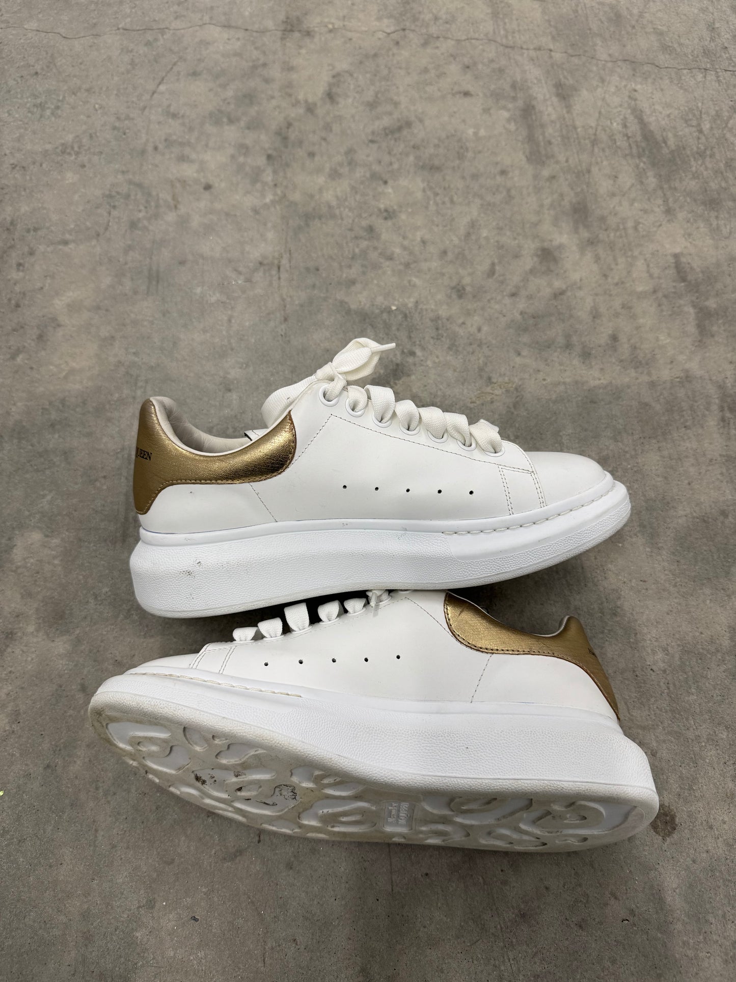 ALEXANDER MCQUEEN OVERSIZED SNEAKER “ White Gold “