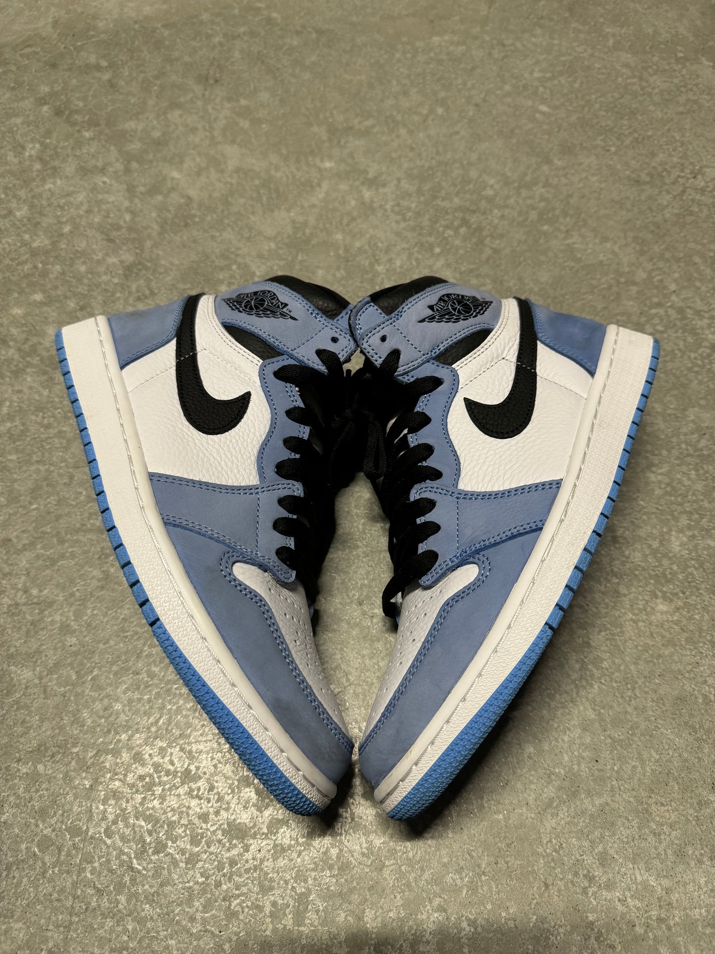 JORDAN 1 “ University blue “