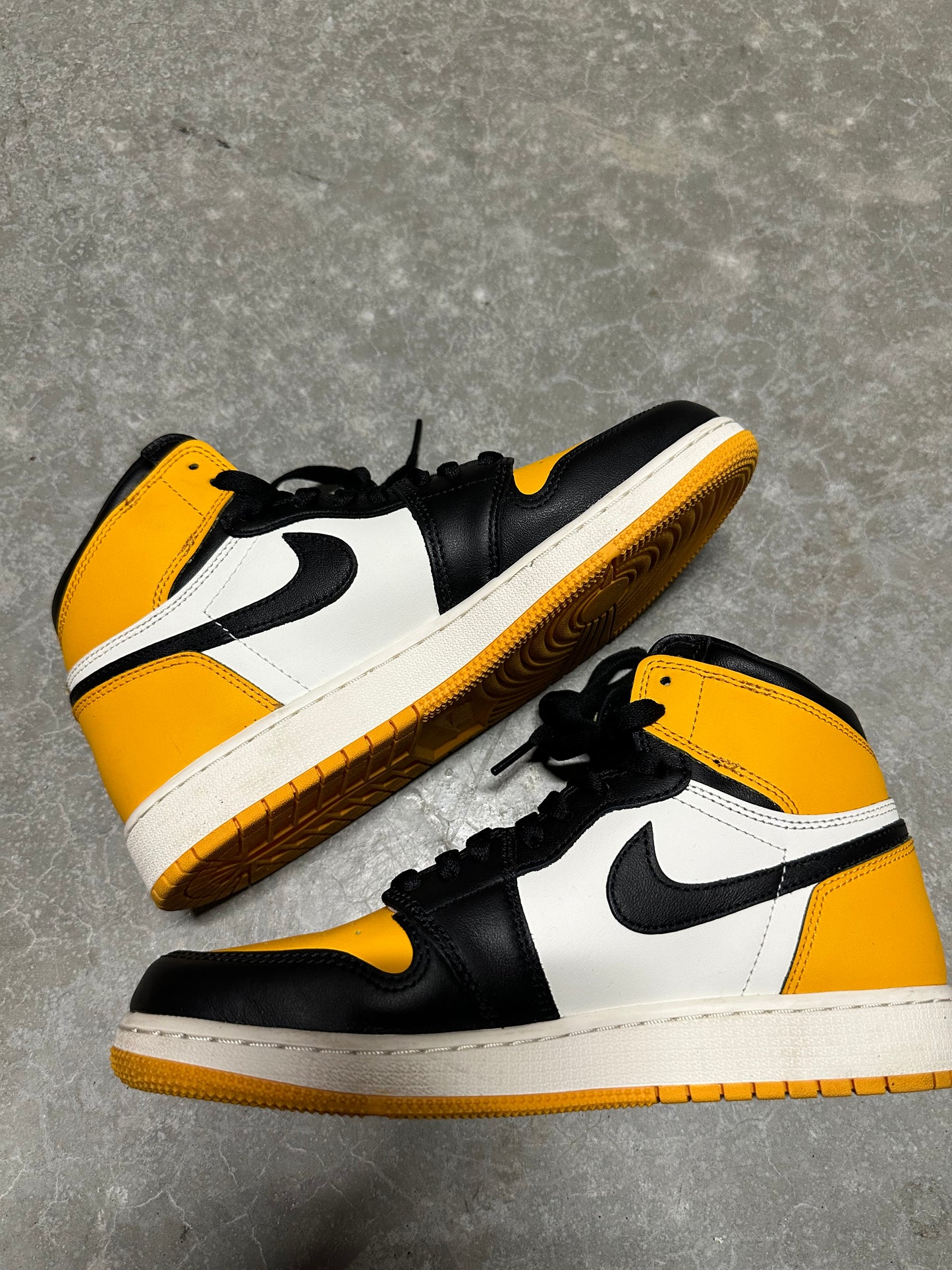 JORDAN 1 “ yellow toe “