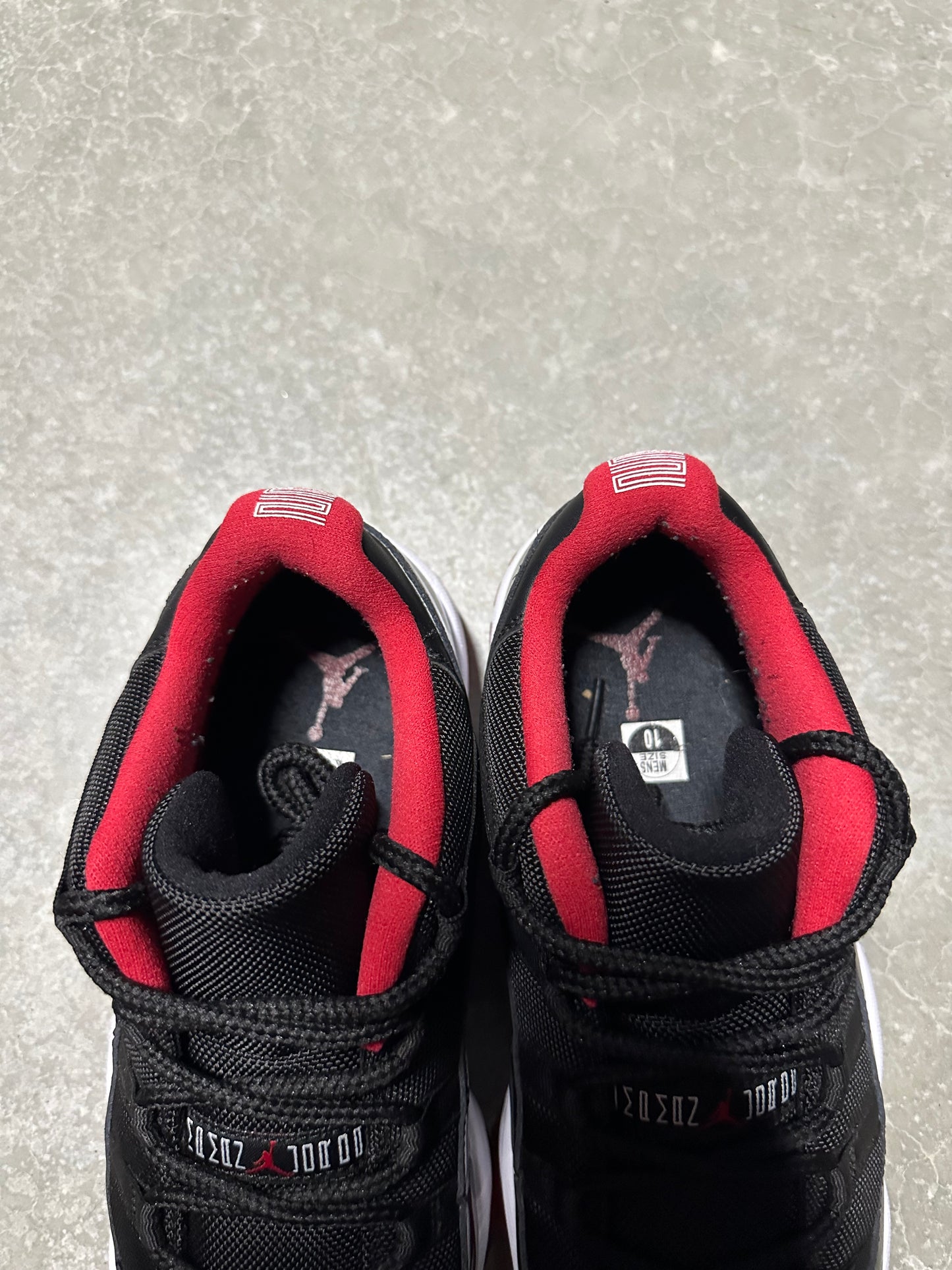 JORDAN 11 LOW “ bred “