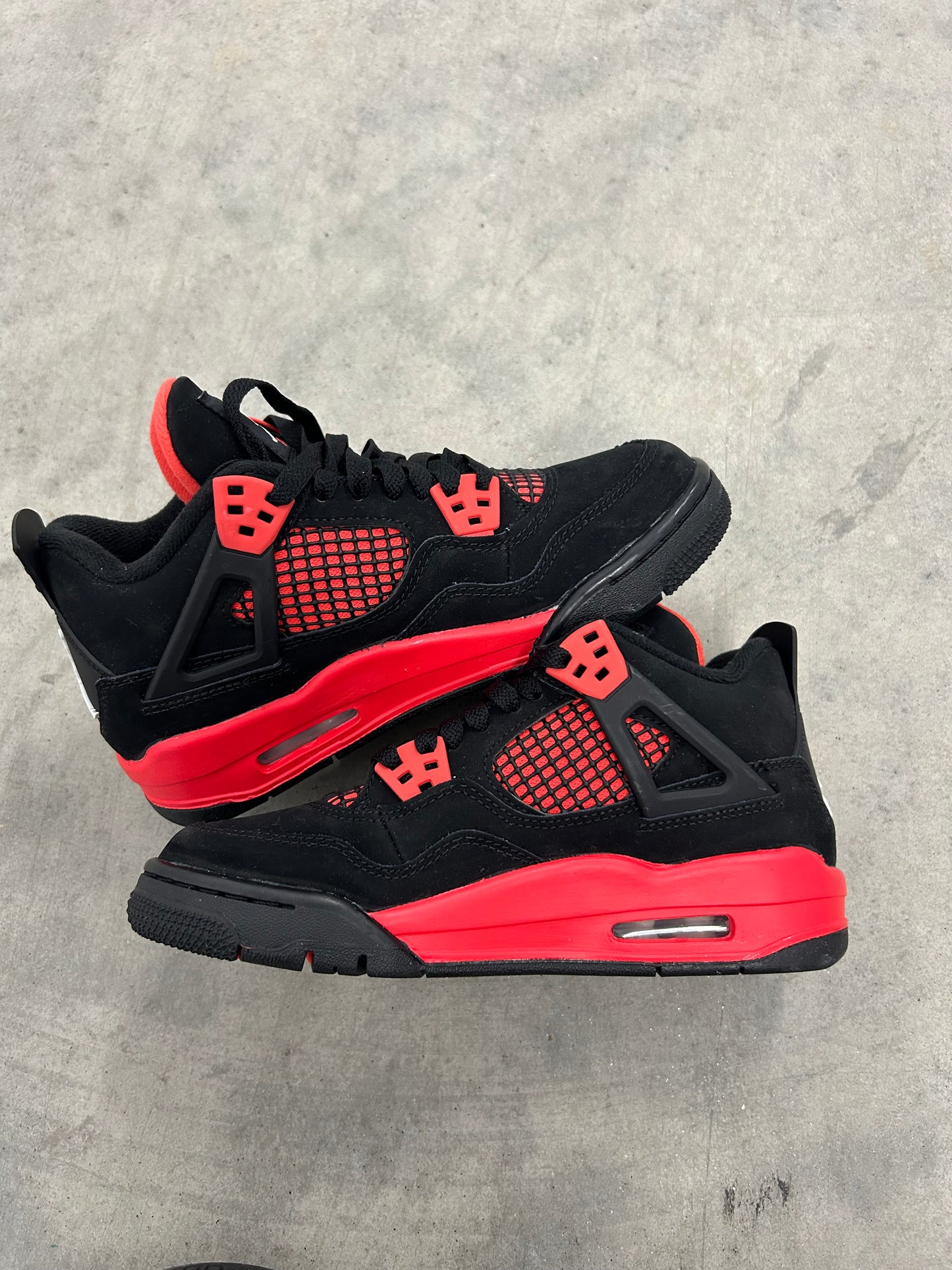 Jordan 4 “red thunder”