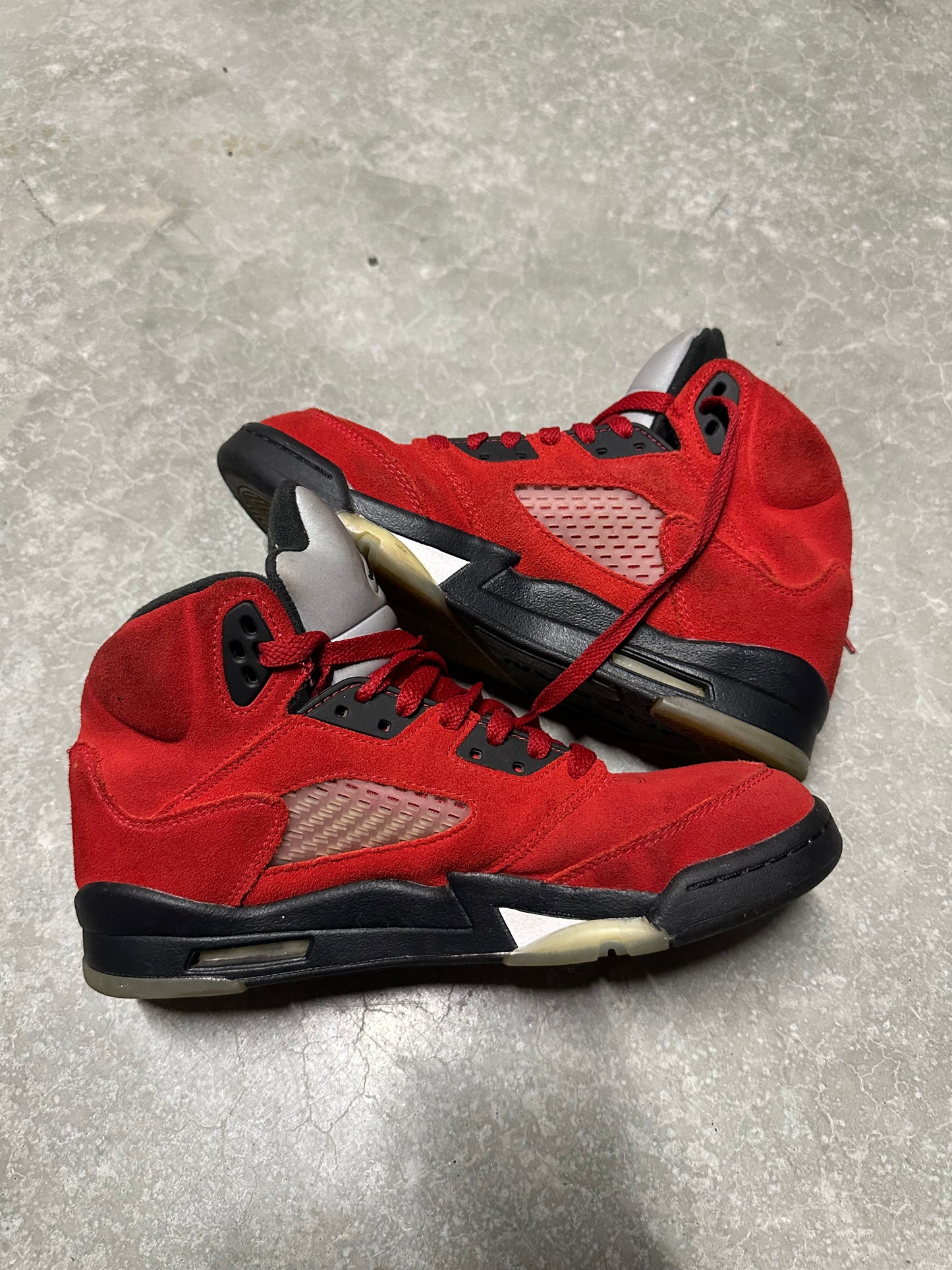 JORDAN 5 “ raging bull “