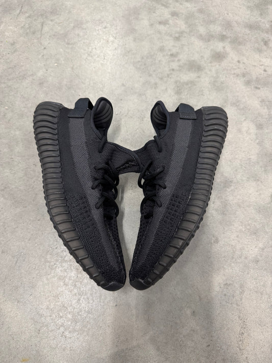 YEEZY BOOST 350 V2 “ Onyx “