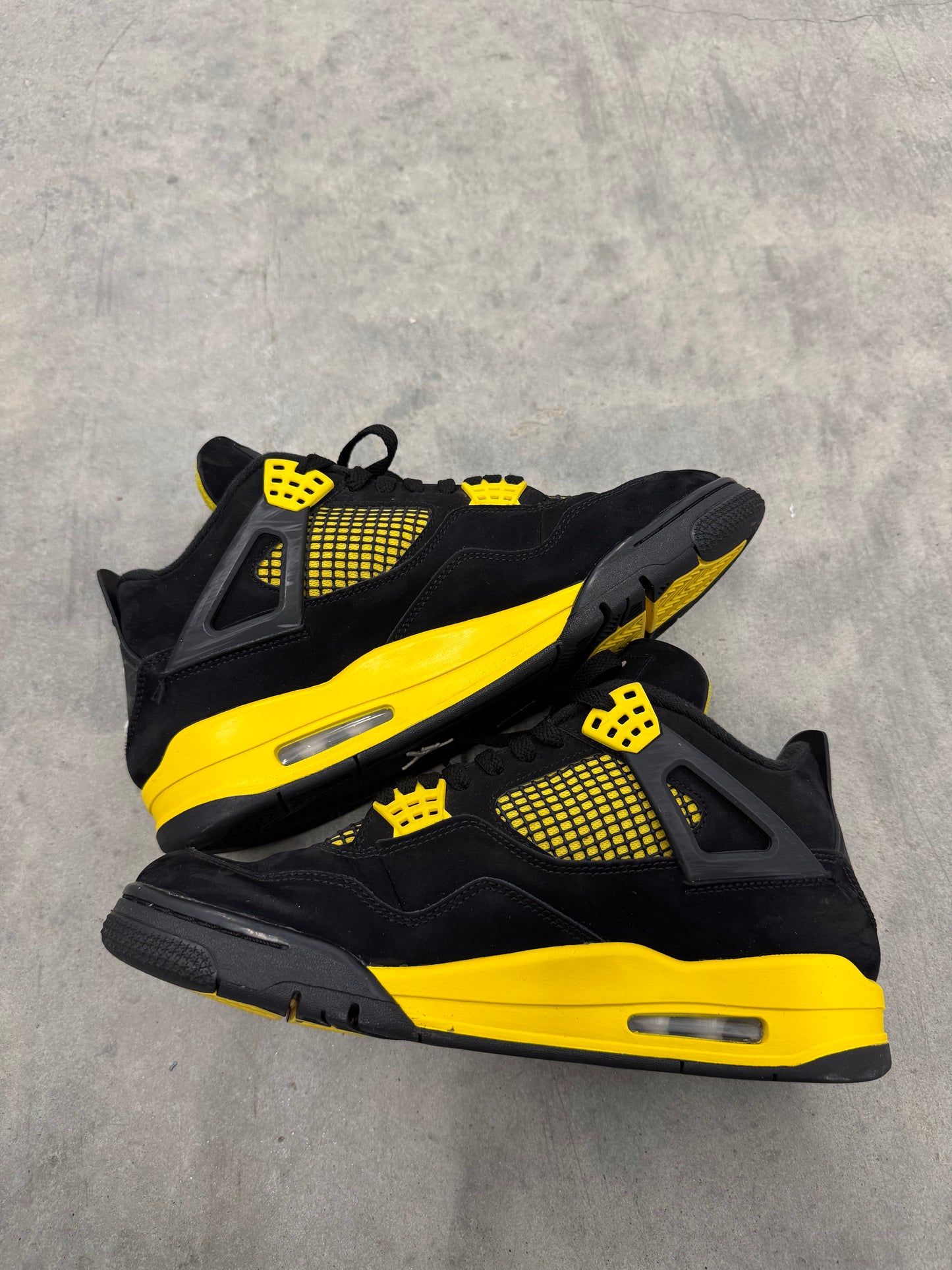 JORDAN 4 “ Thunder “