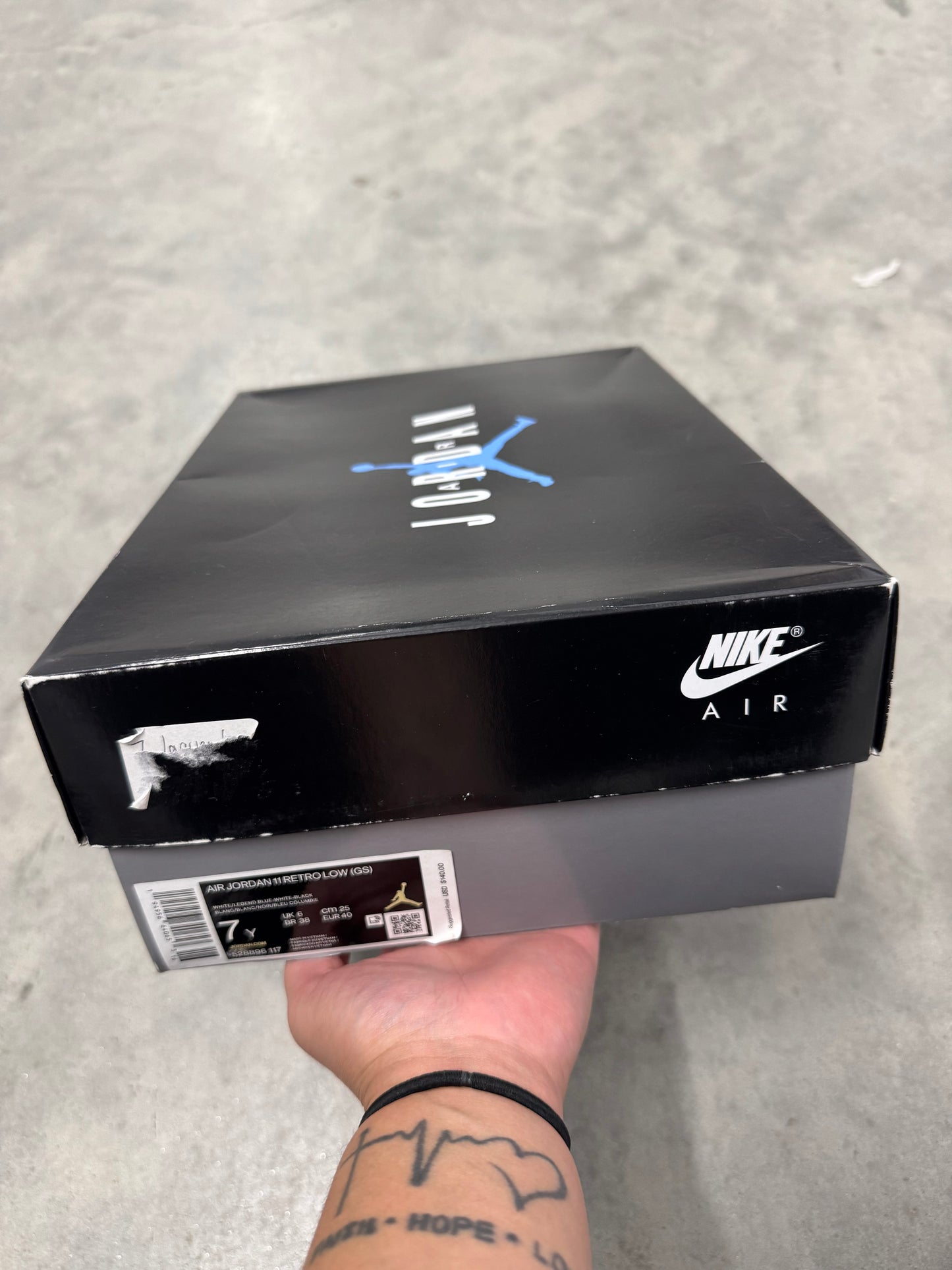 JORDAN 11 LOW “ Legend Blue “