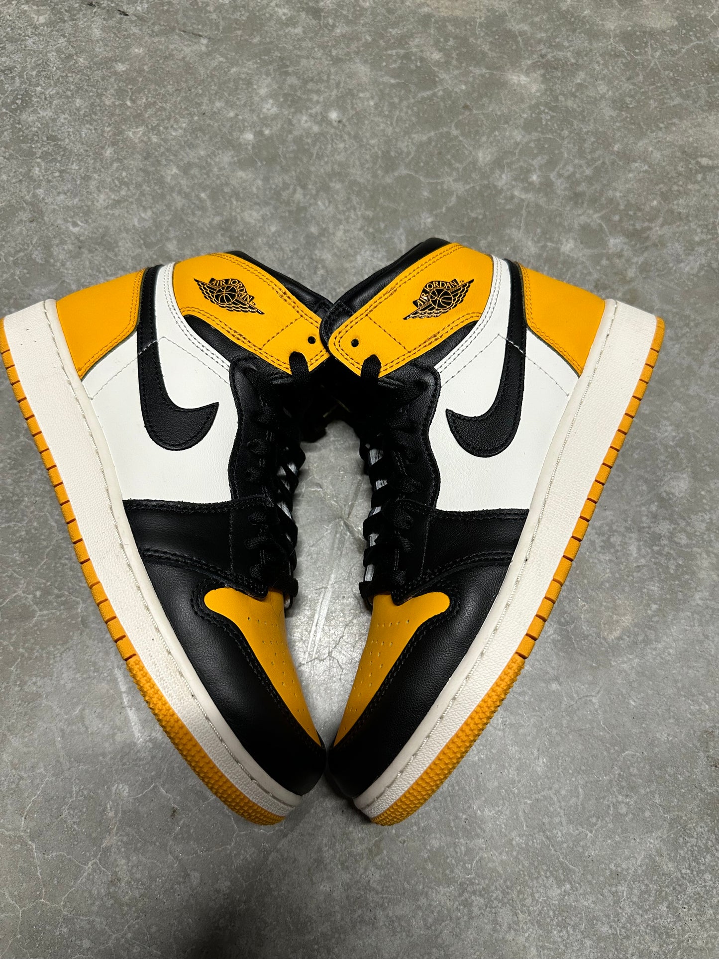 JORDAN 1 “ yellow toe “