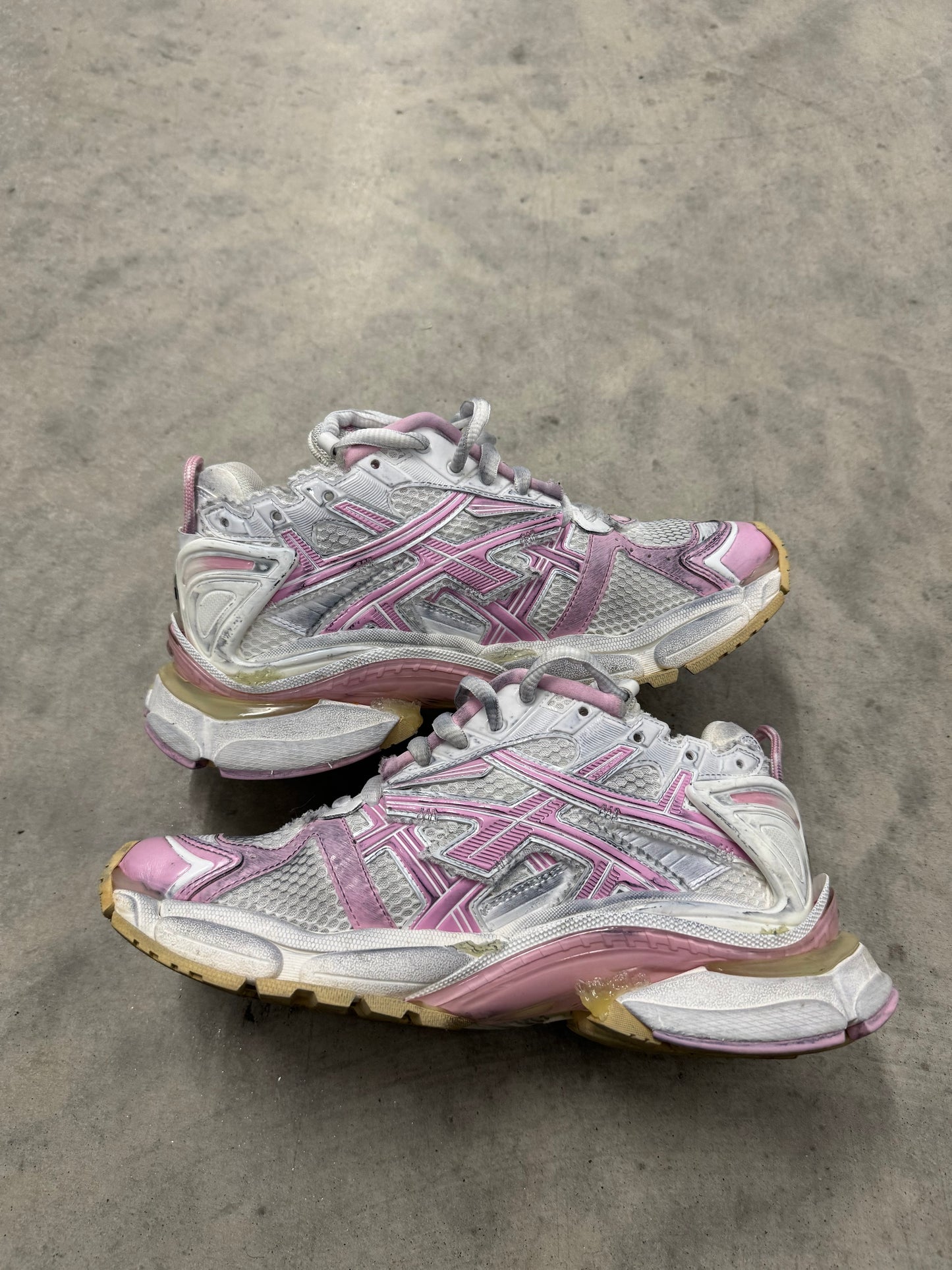 BALENCIAGA RUNNER SNEAKER “ White Pink “