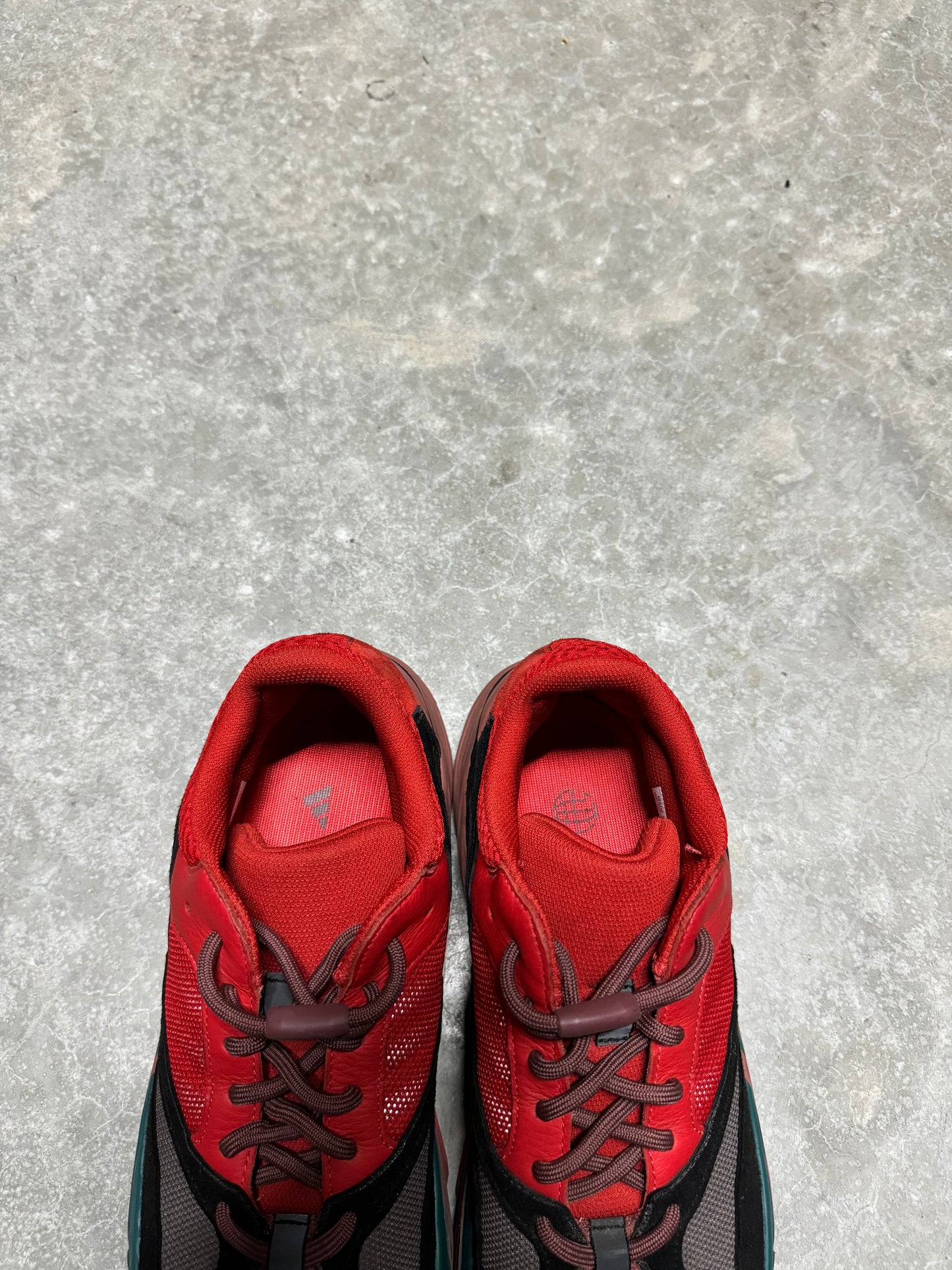 YEEZY 700 “ Hi-Res Red “