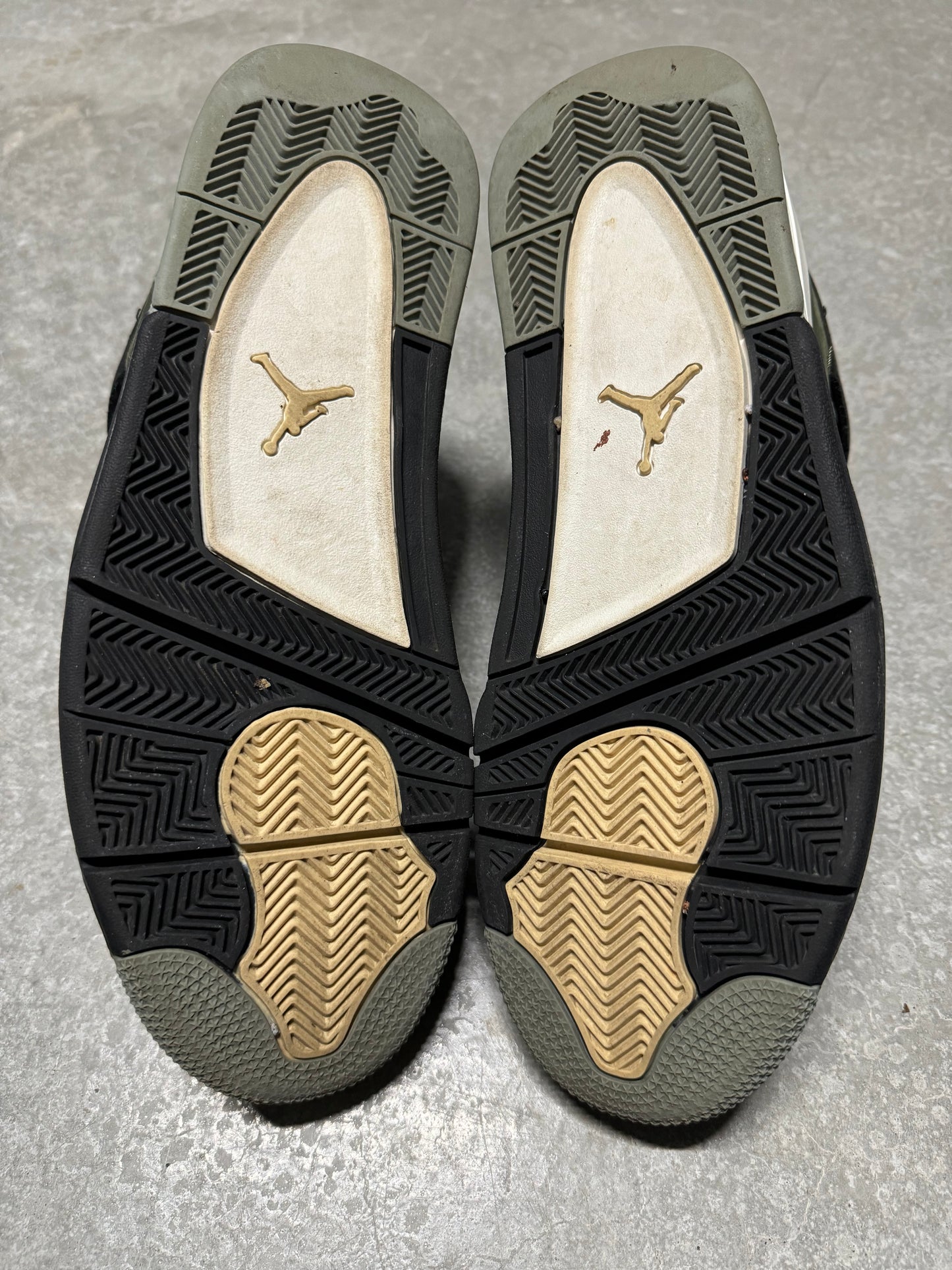 JORDAN 4 “ olive “