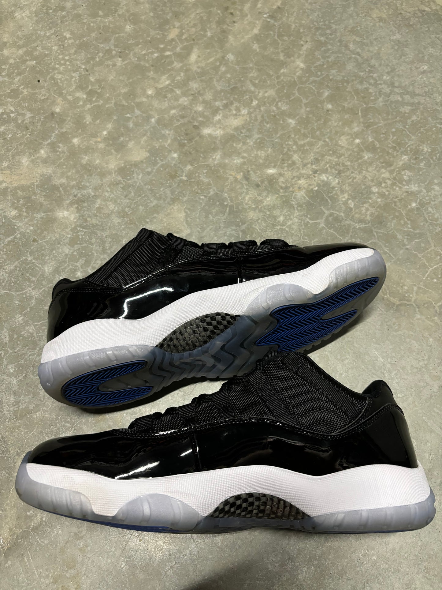 JORDAN 11 LOW “ space jam “