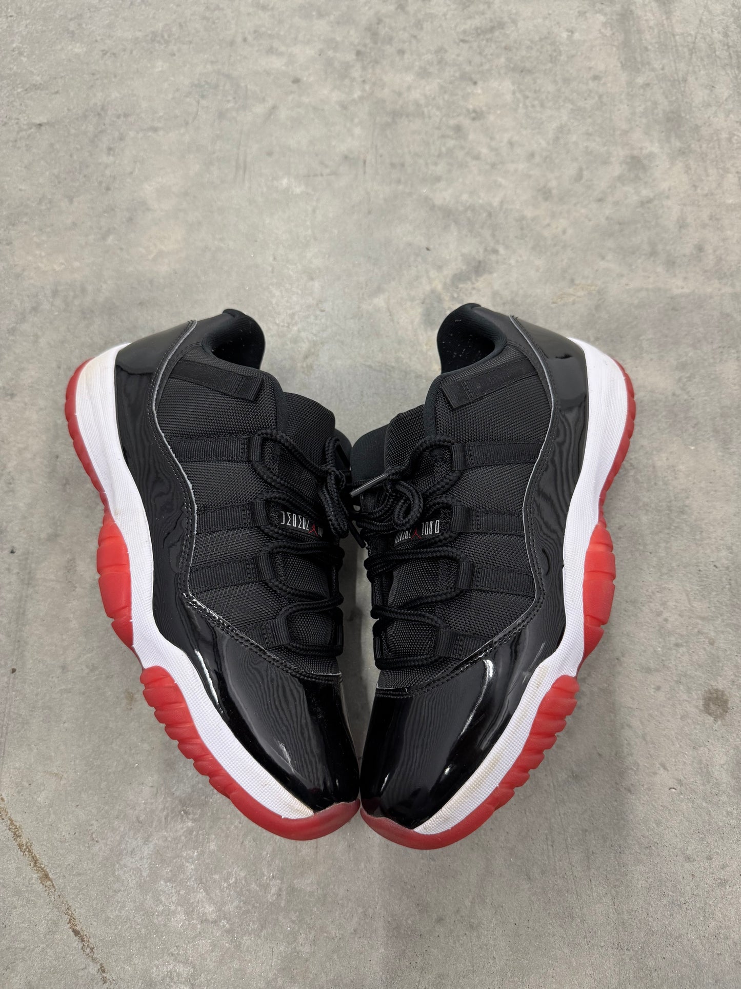 JORDAN 11 LOW “ Bred “