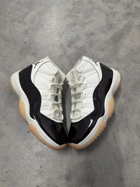 JORDAN 11 “ Neapolitan “