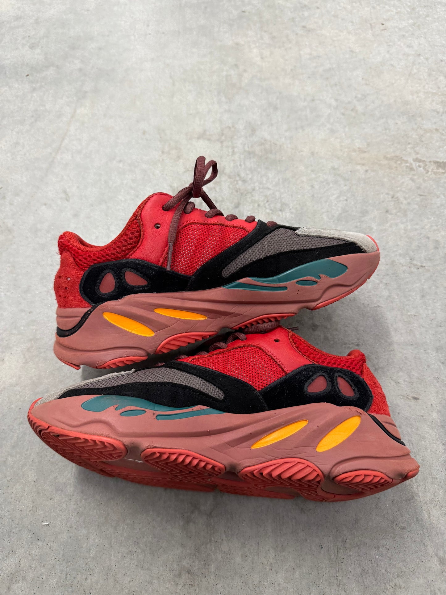 YEEZY 700 “ Hi-Res Red “