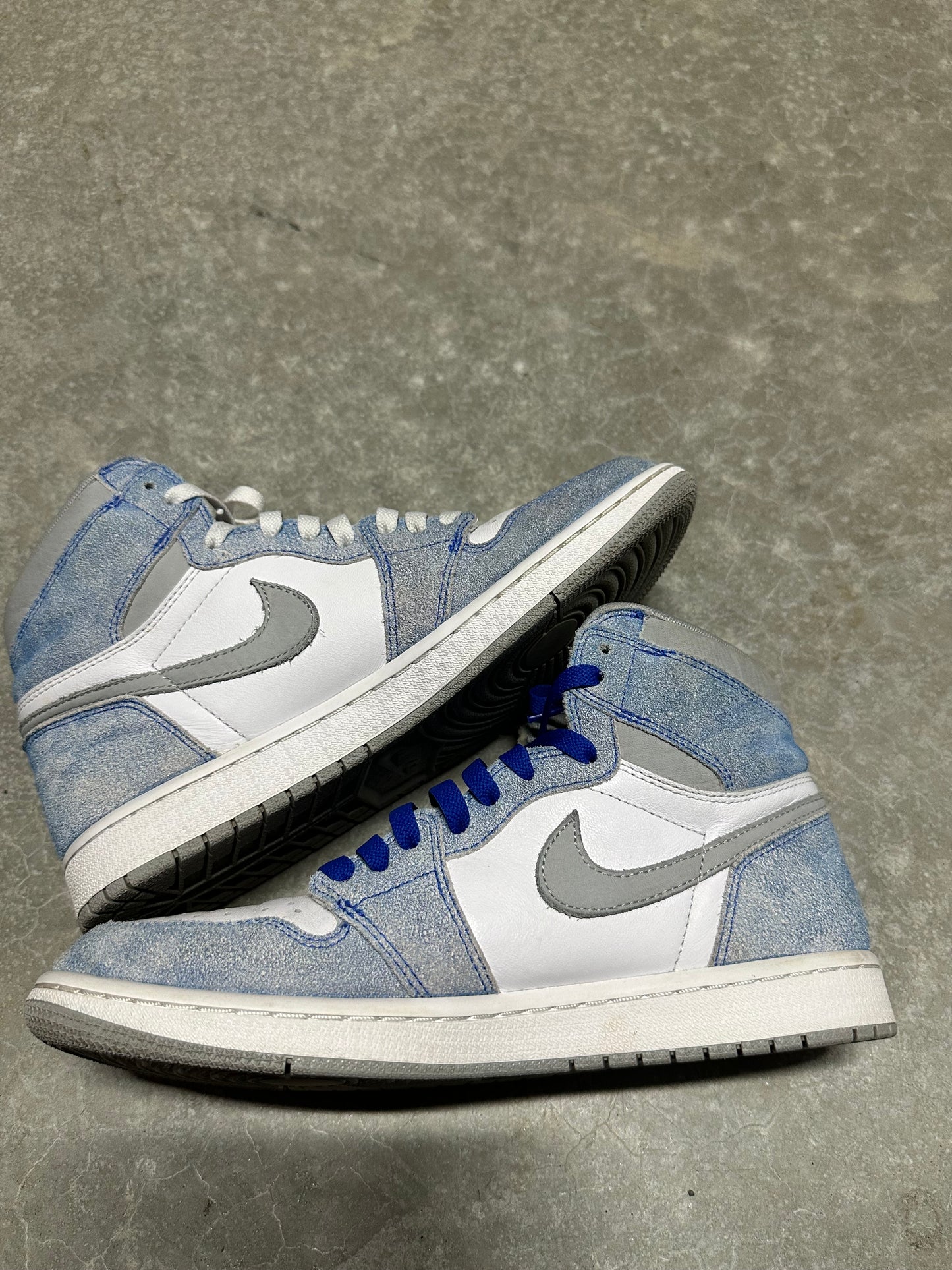 JORDAN 1 “ Hyper royal “