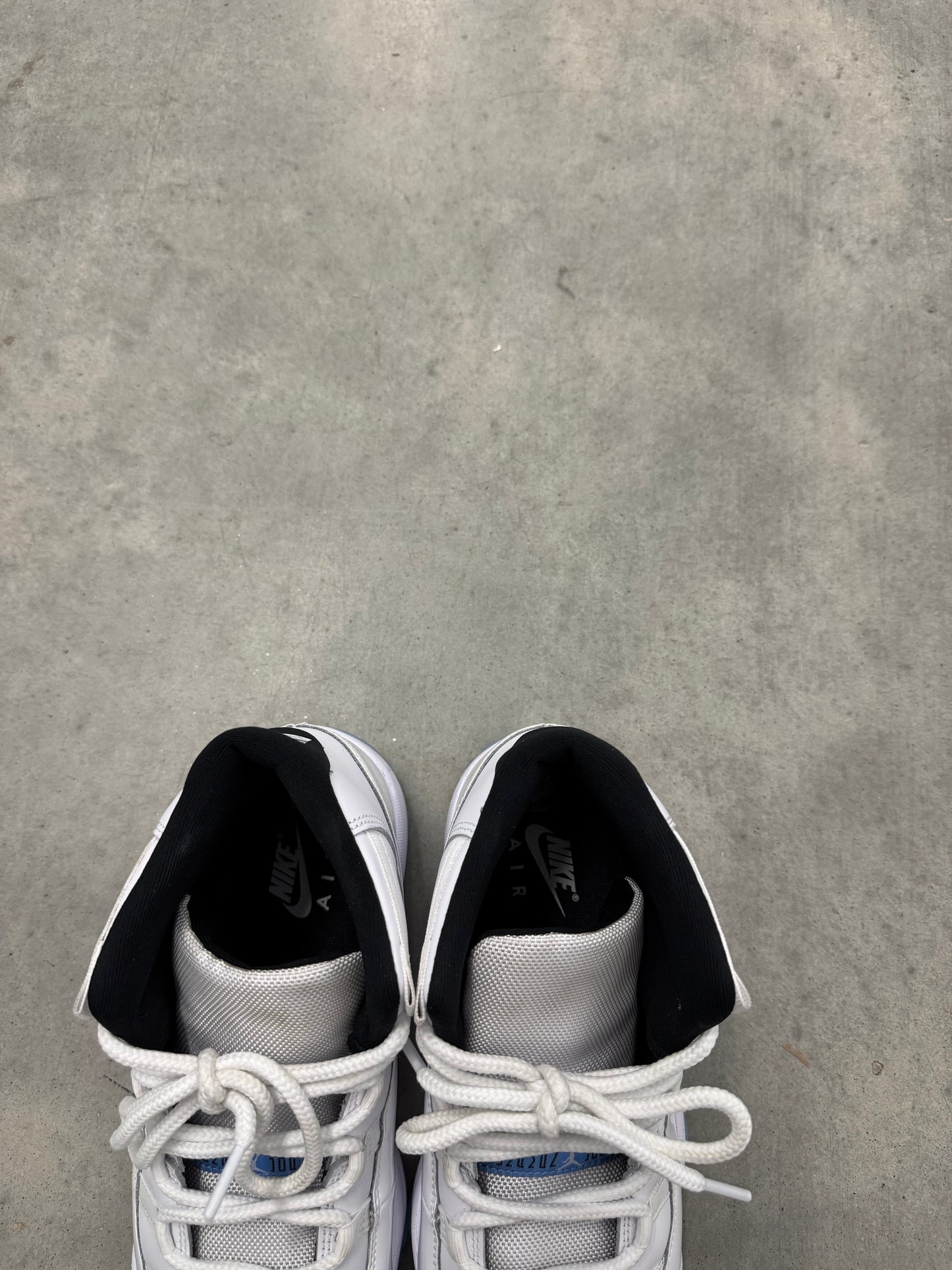 JORDAN 11 “ Legend blue “