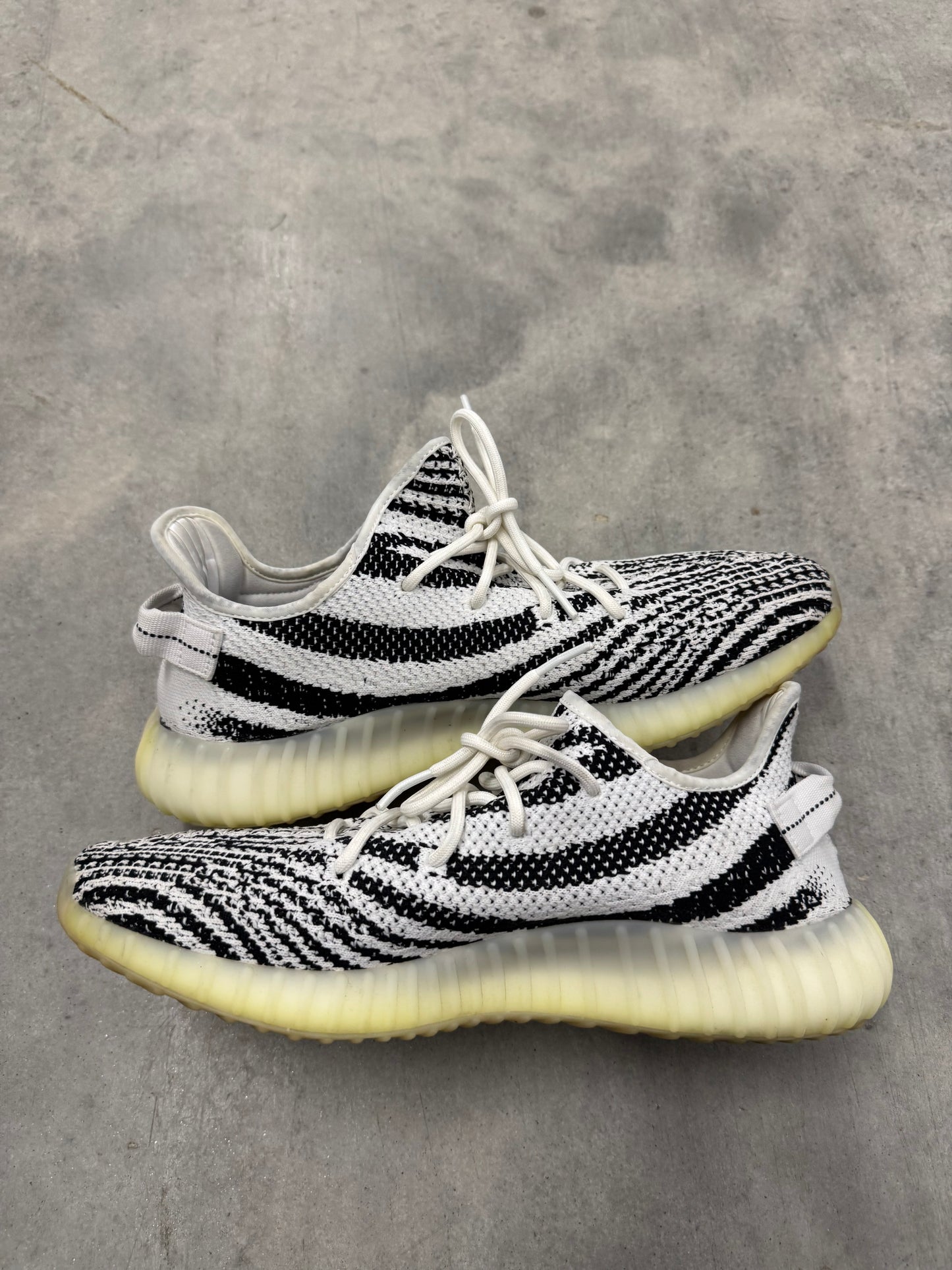 YEEZY 350 “ Zebra “