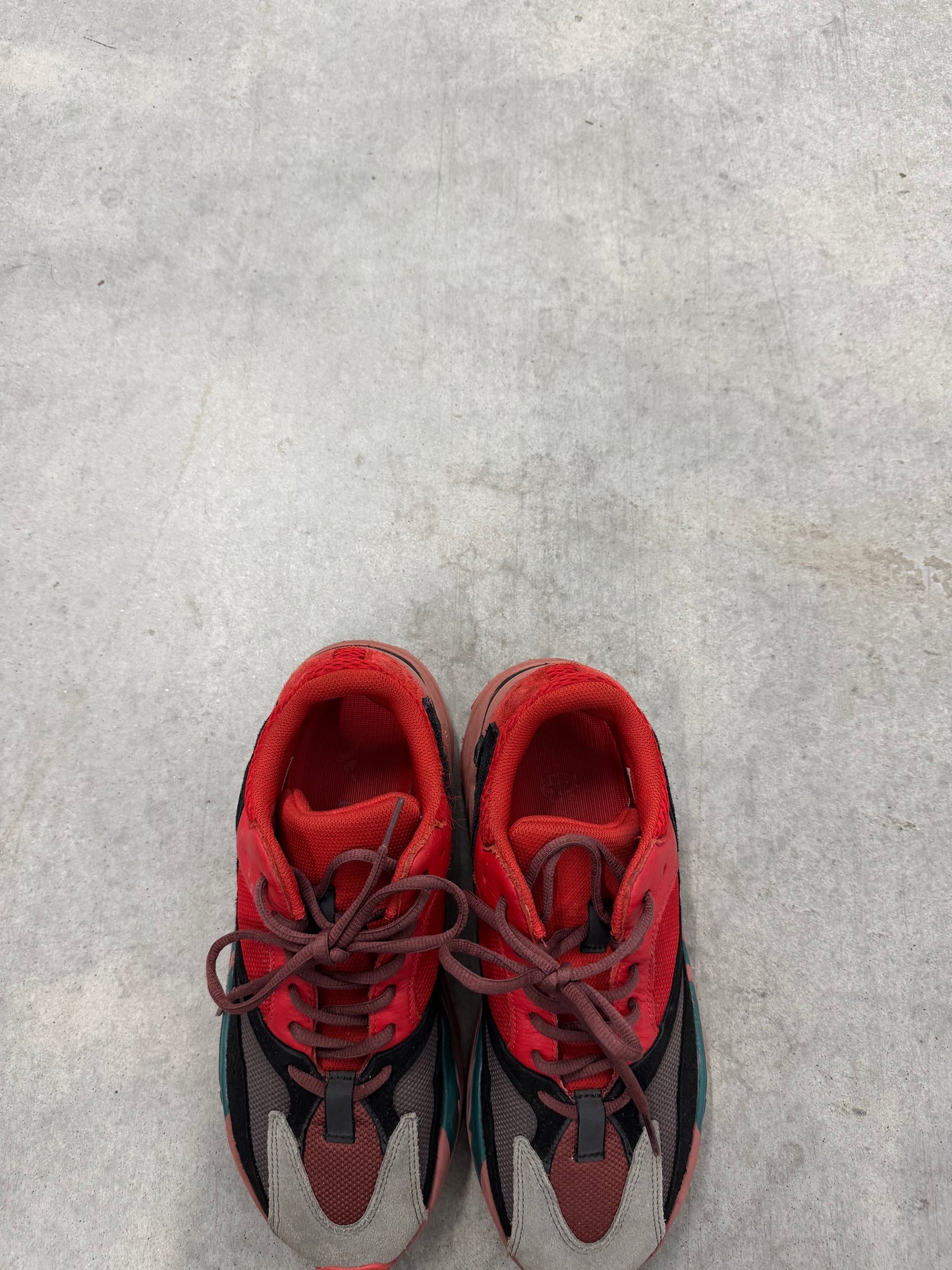 YEEZY 700 “ Hi-Res Red “