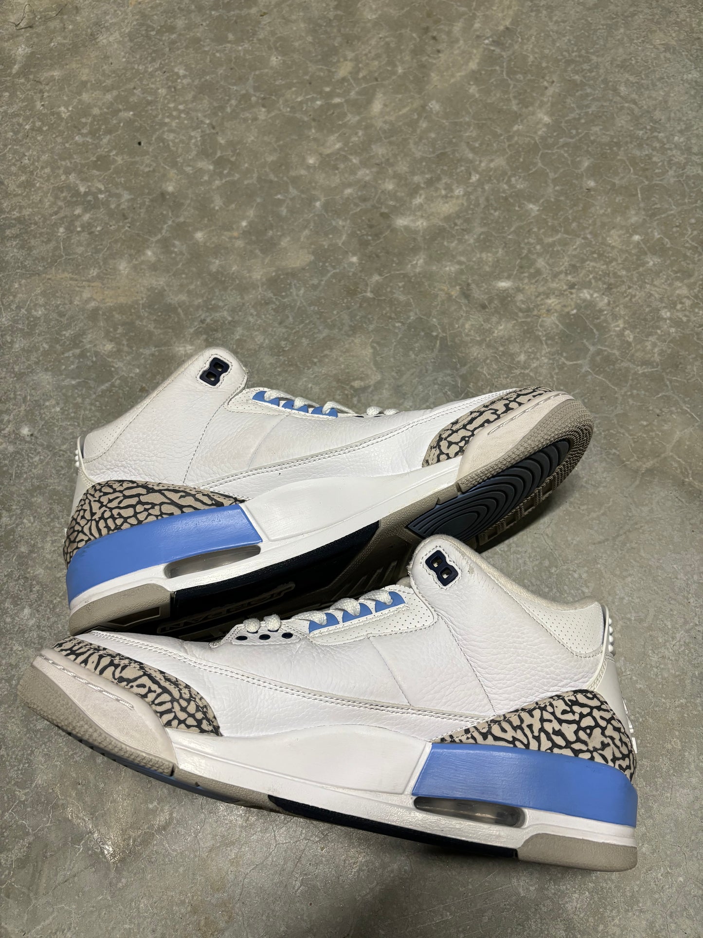 JORDAN 3 “ unc “