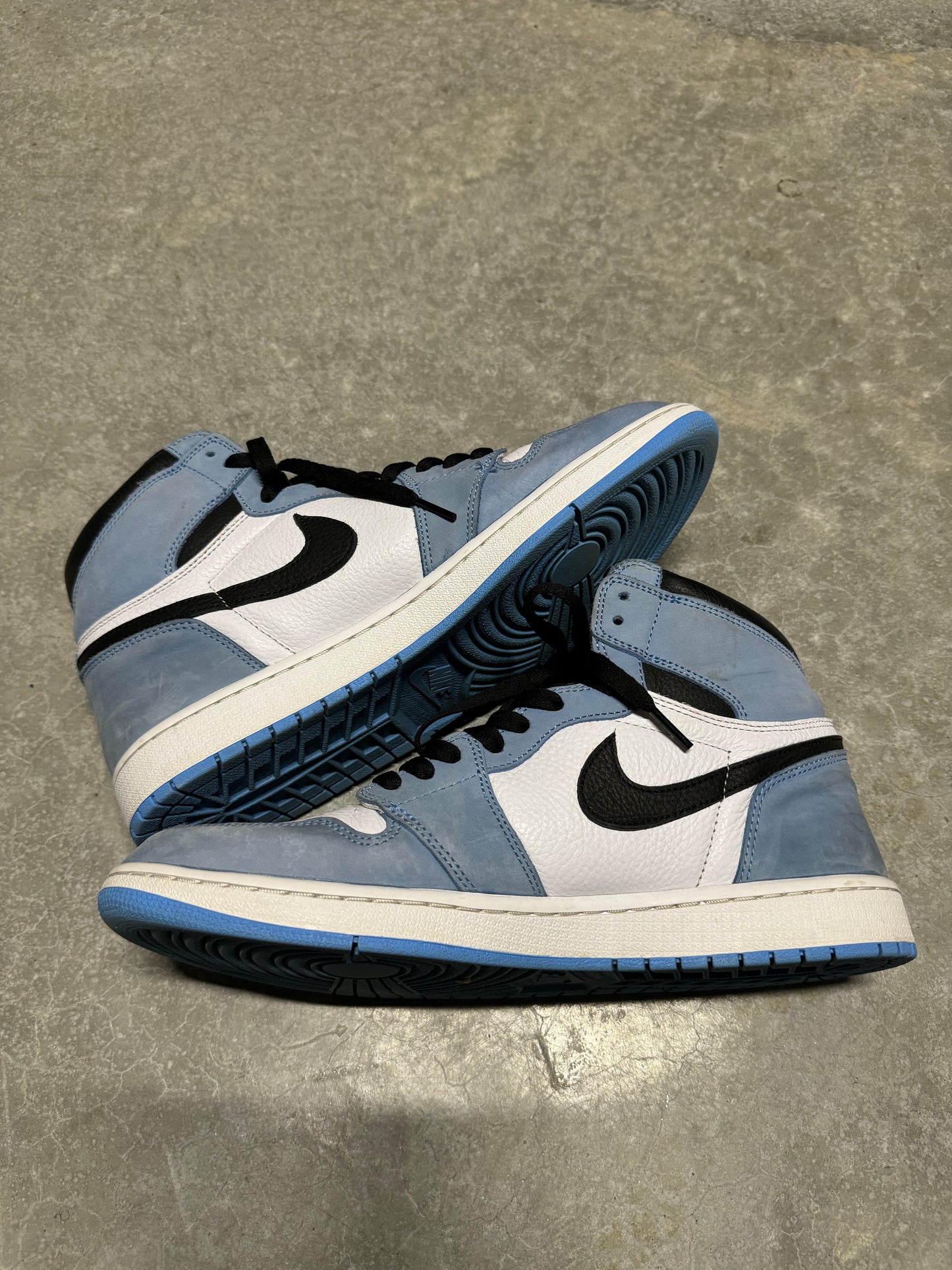 JORDAN 1 “ University Blue “