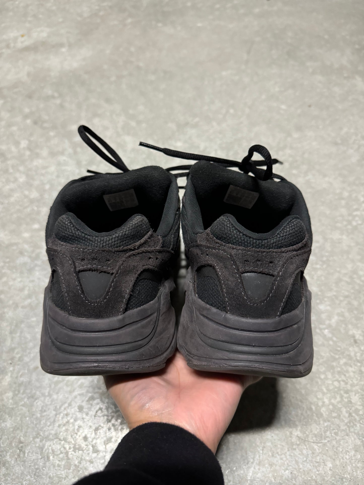 YEEZY 700 “ vanta “