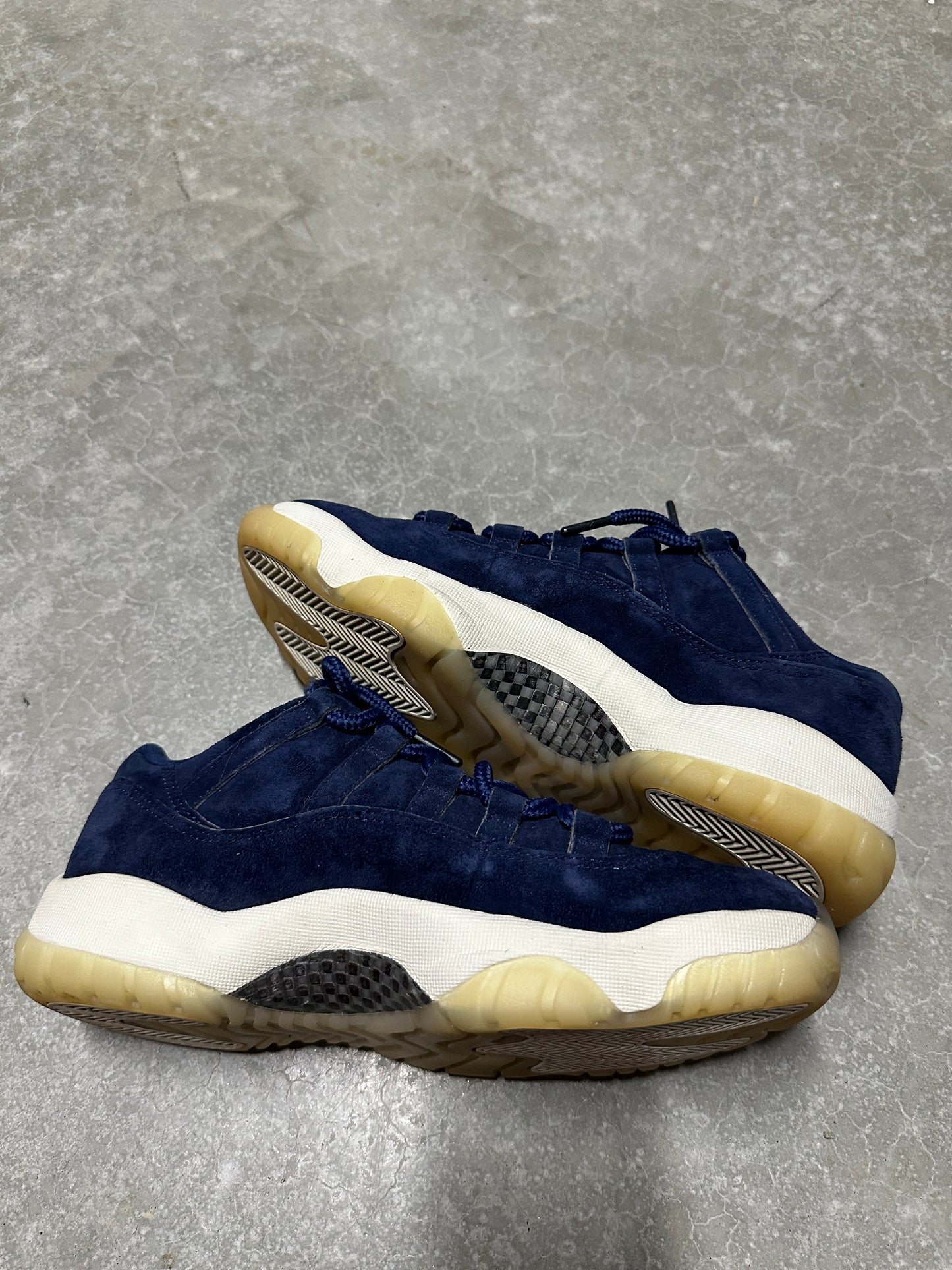 JORDAN 11 LOW “ Derek Jeter “