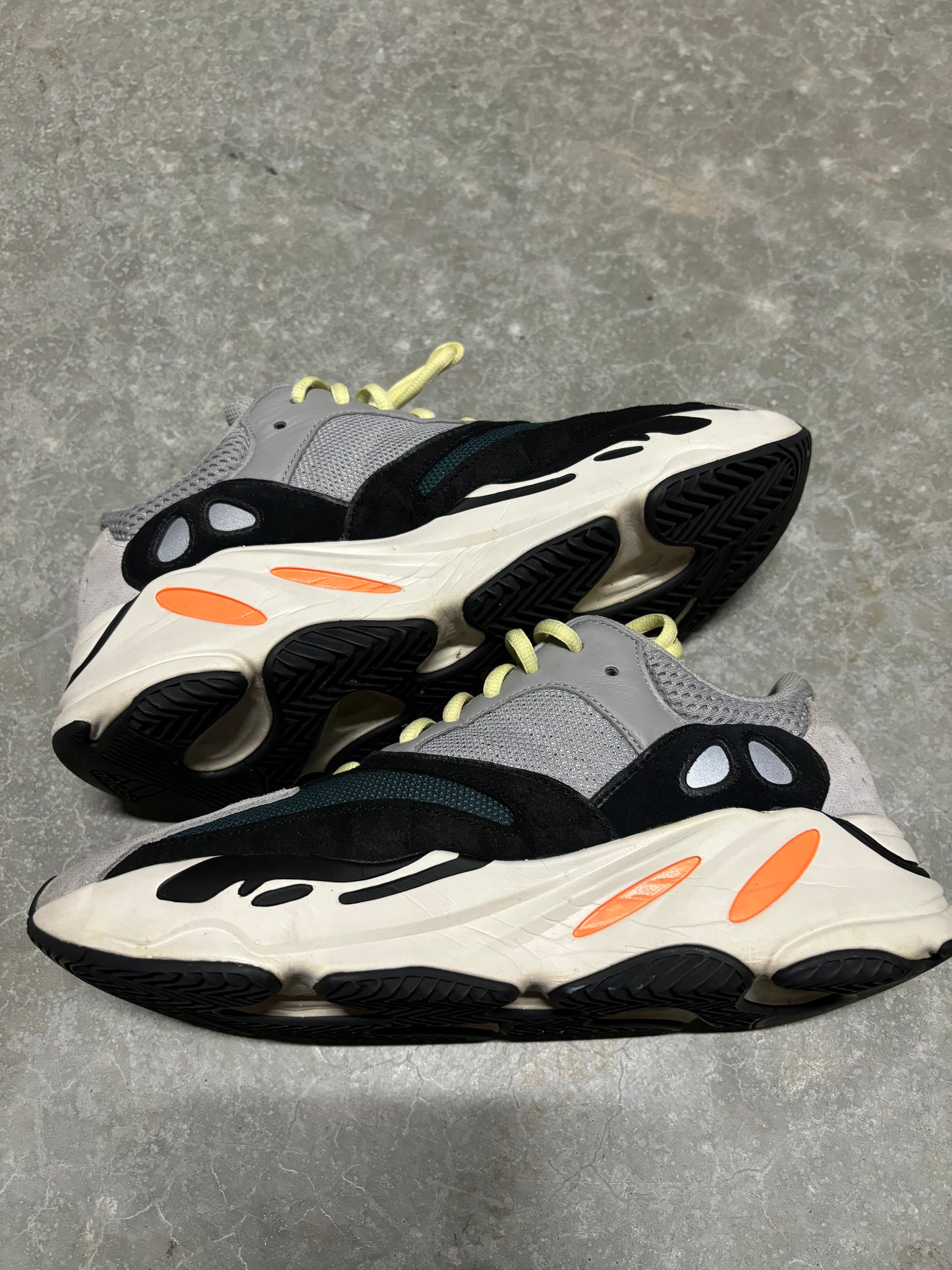 YEEZY 700 “ wave runner “