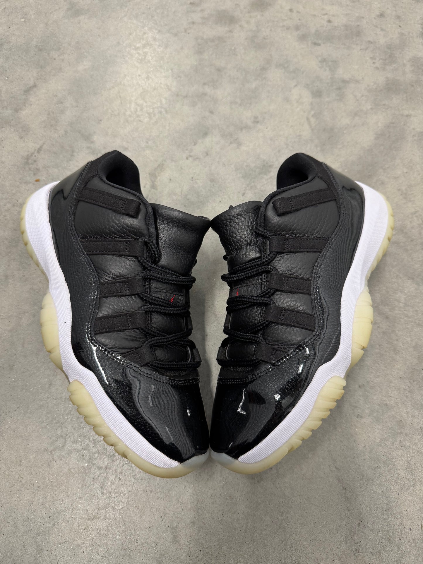 JORDAN 11 LOW “ 72-10 “
