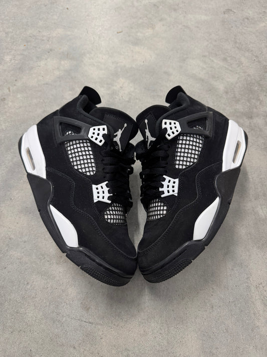 JORDAN 4 “ White Thunder “