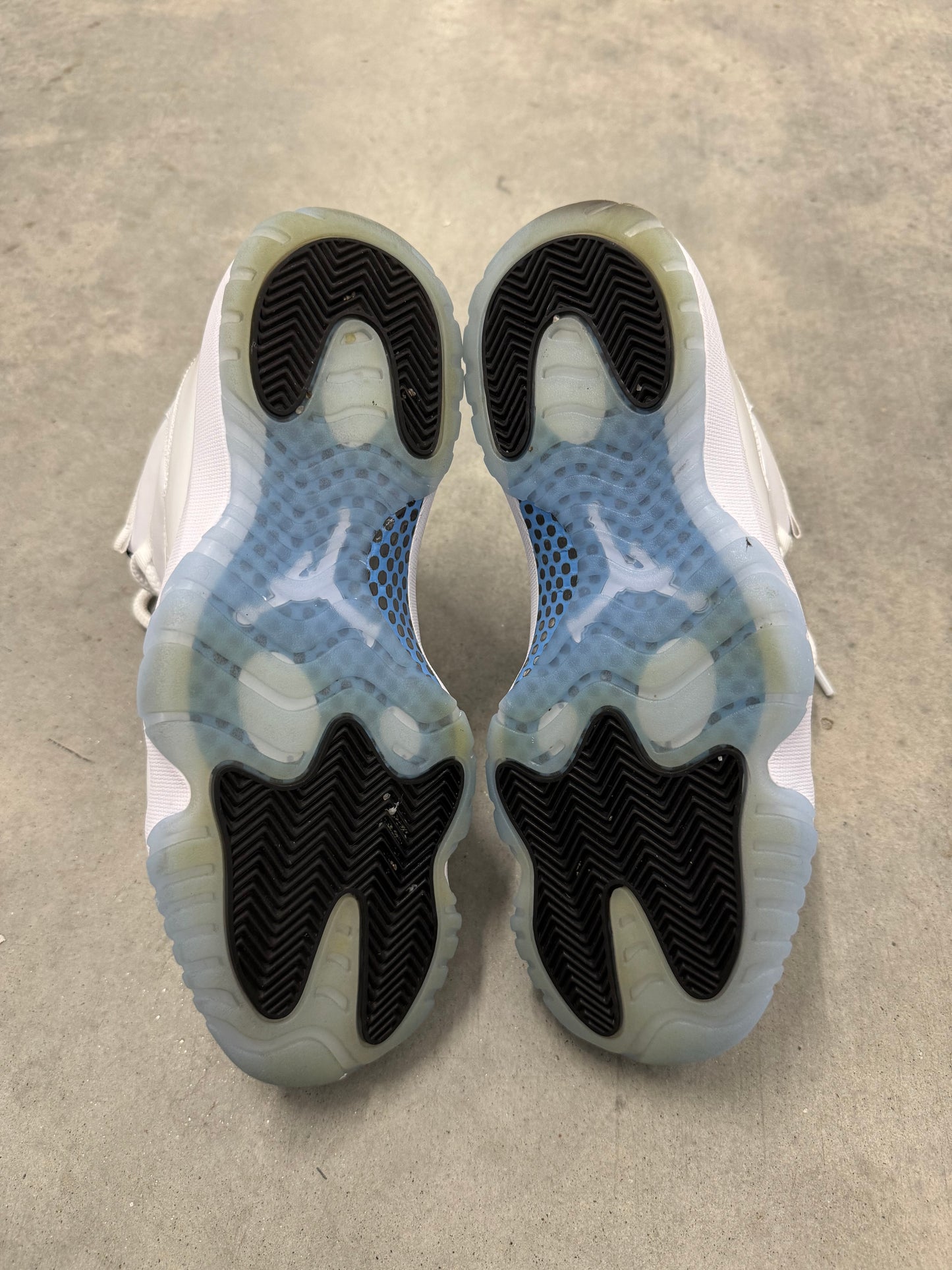JORDAN 11 “ Legend blue “