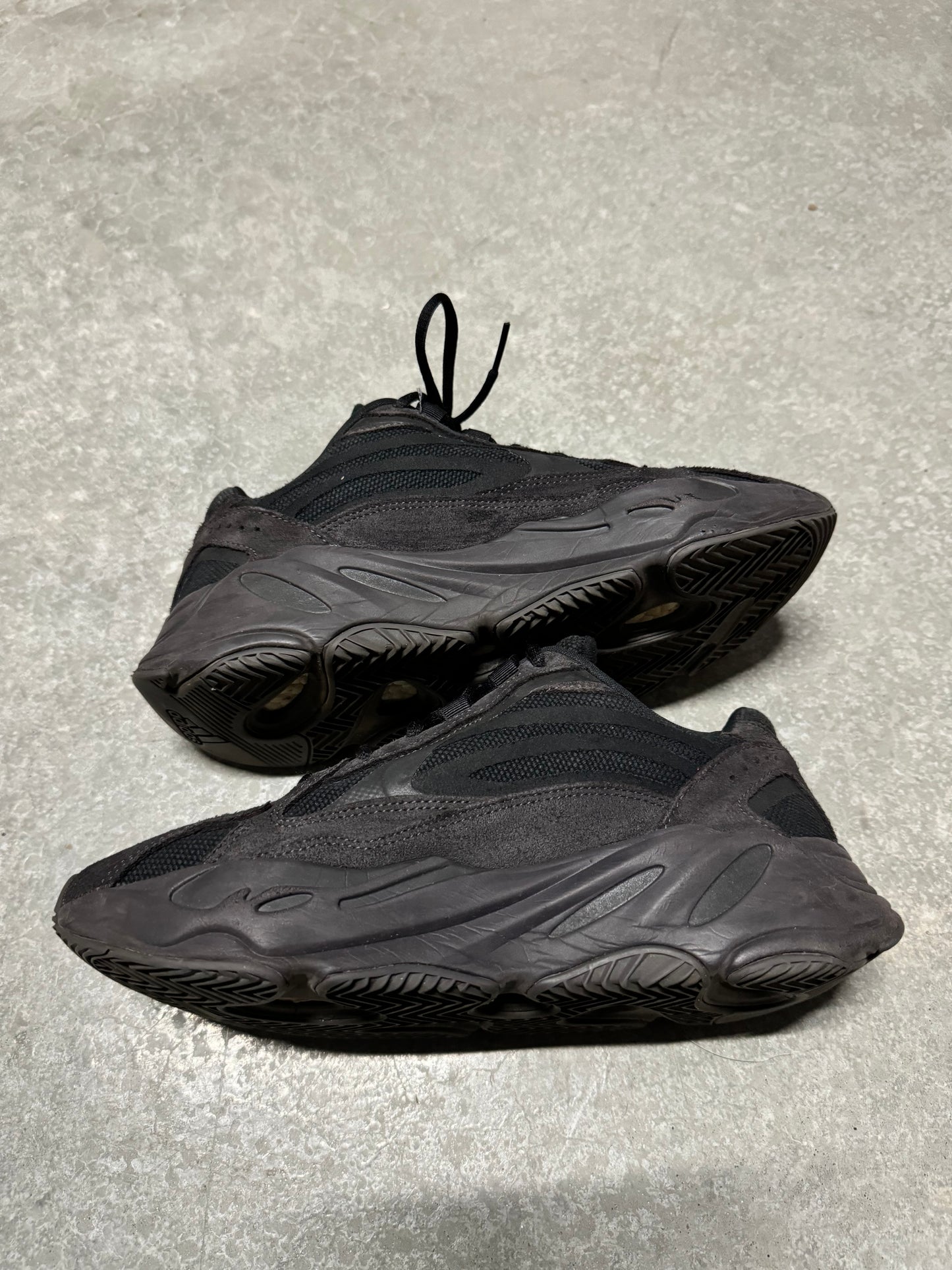 YEEZY 700 “ vanta “