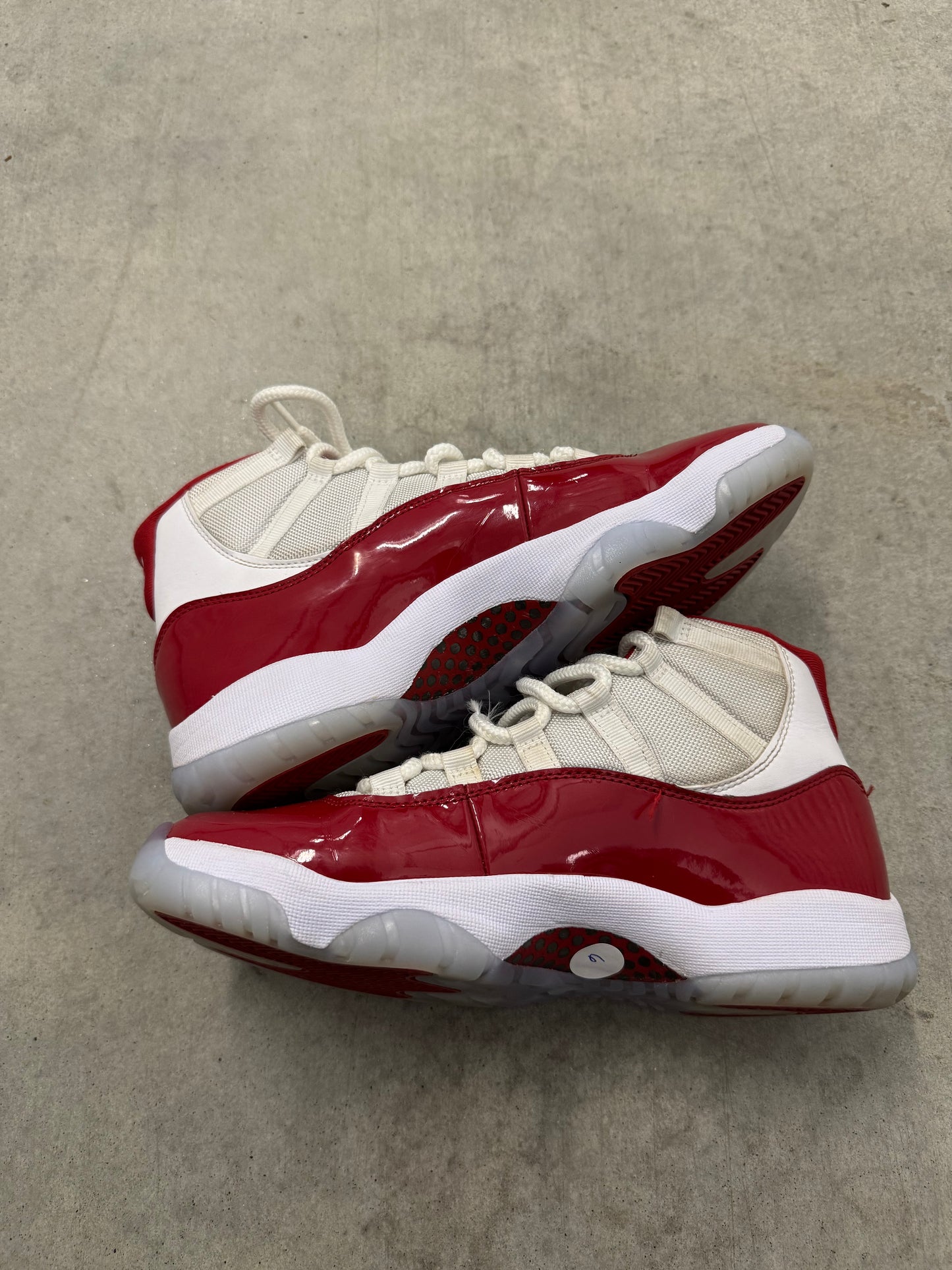 JORDAN 11 “ Cherry “