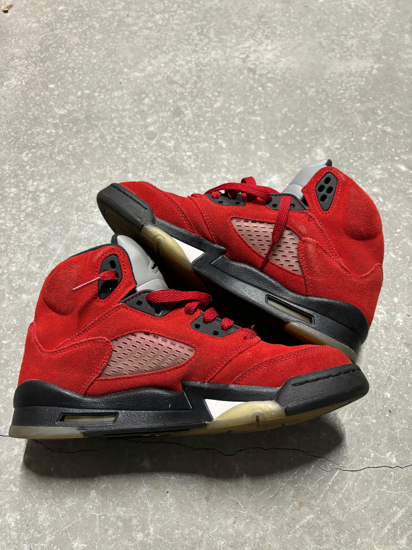 JORDAN 5 “ raging bull “