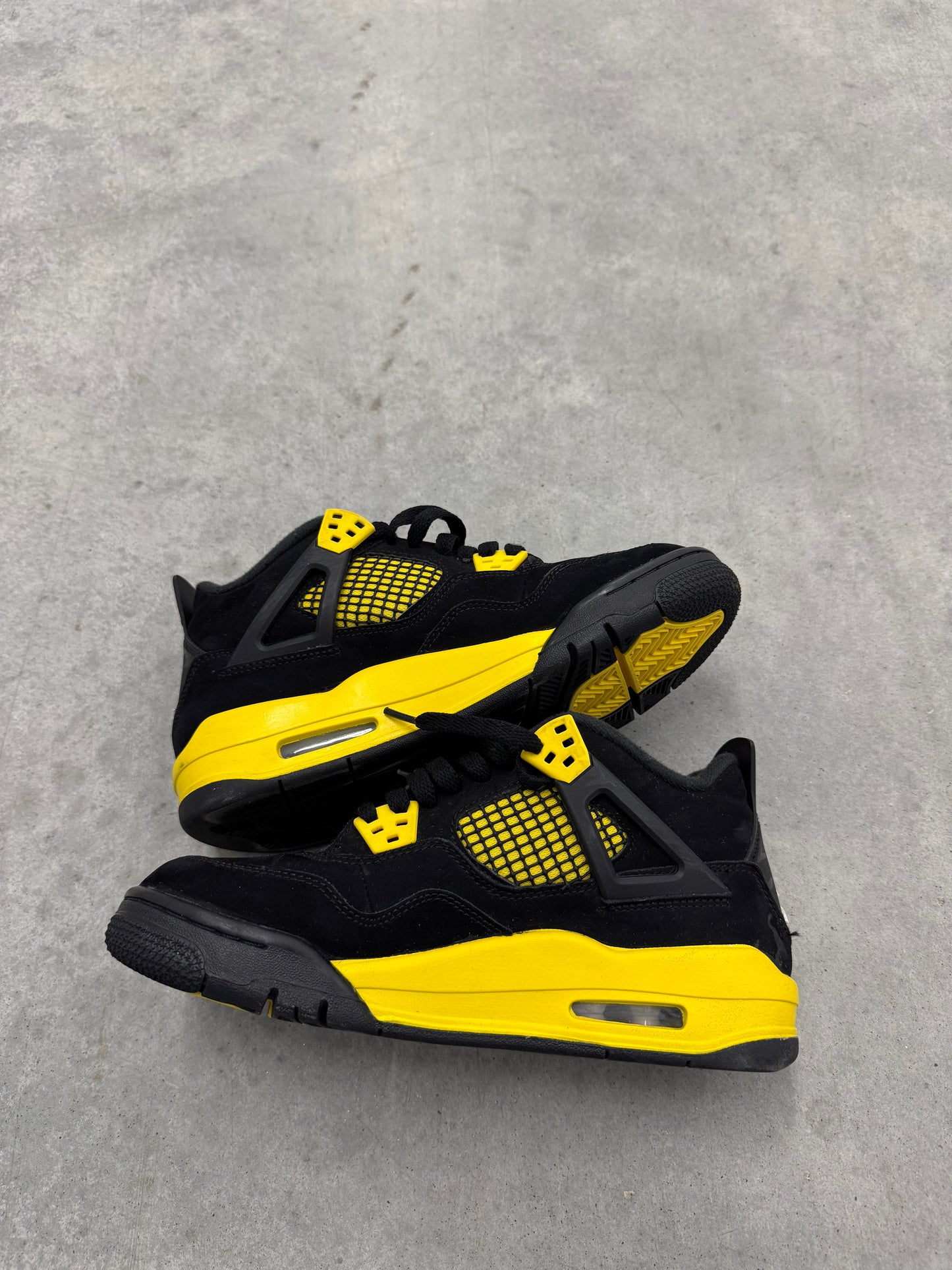 JORDAN 4 “ Thunder “