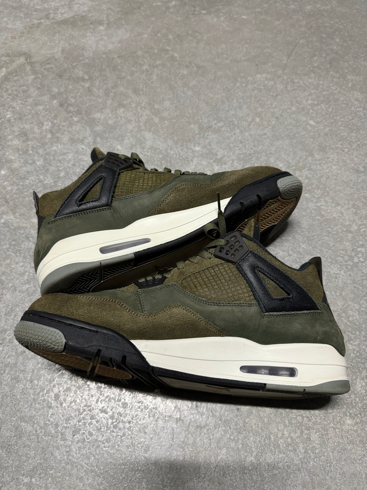 JORDAN 4 “ olive “