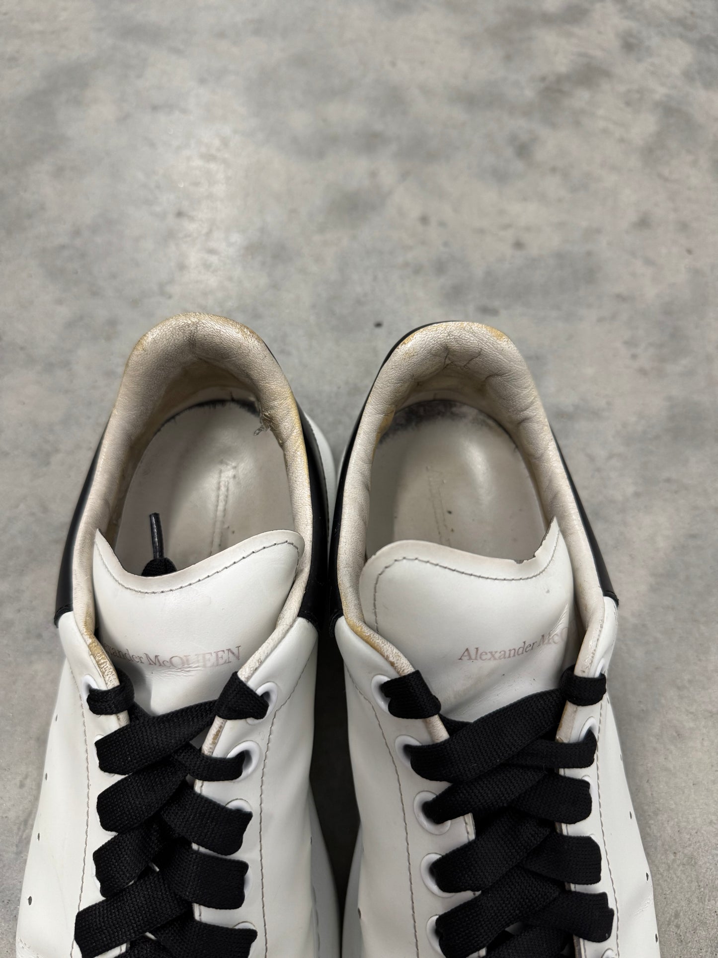 ALEXANDER MCQUEEN OVERSIZED SNEAKERS “ White Black “