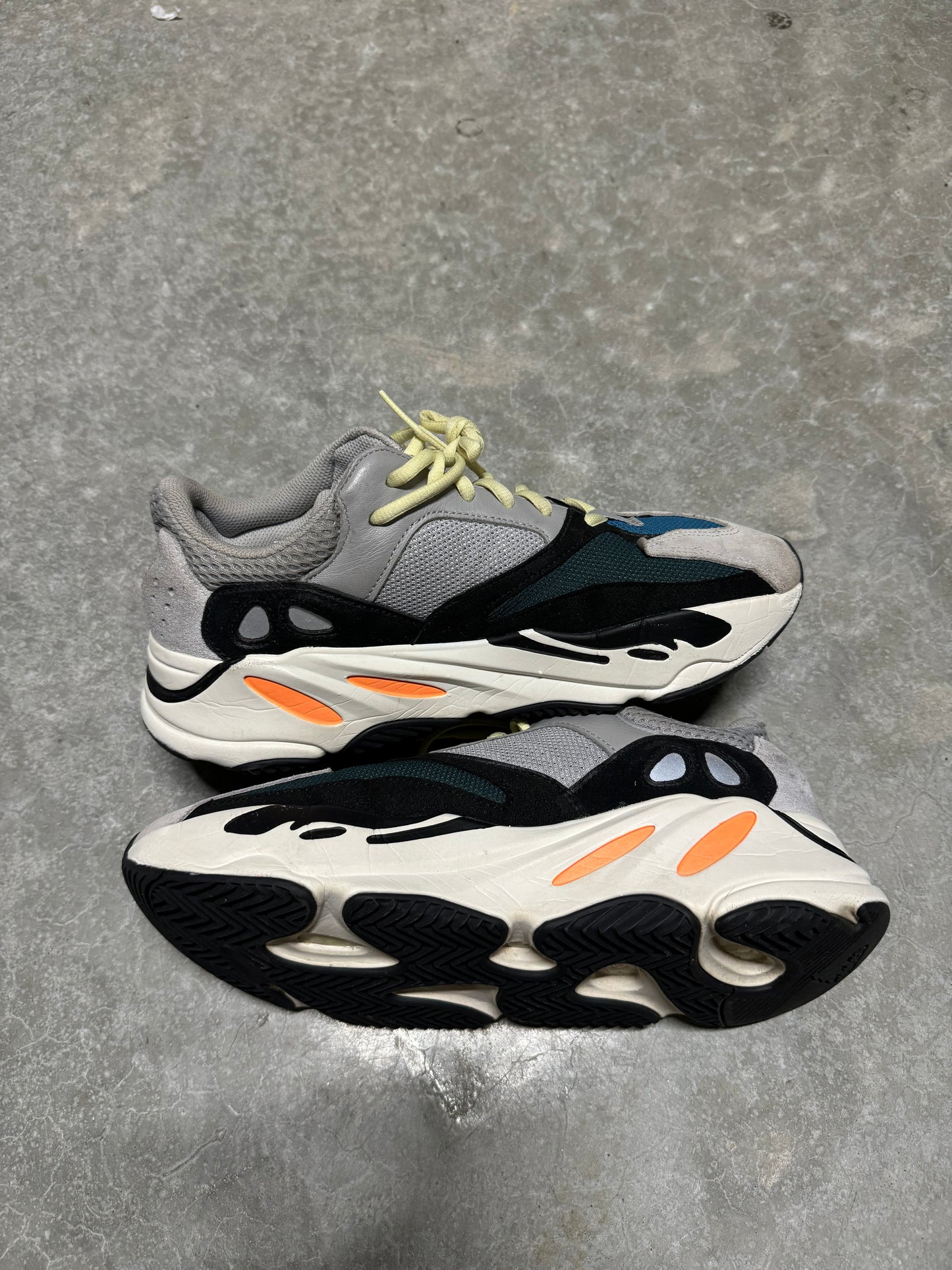 YEEZY 700 “ Wave Runner “