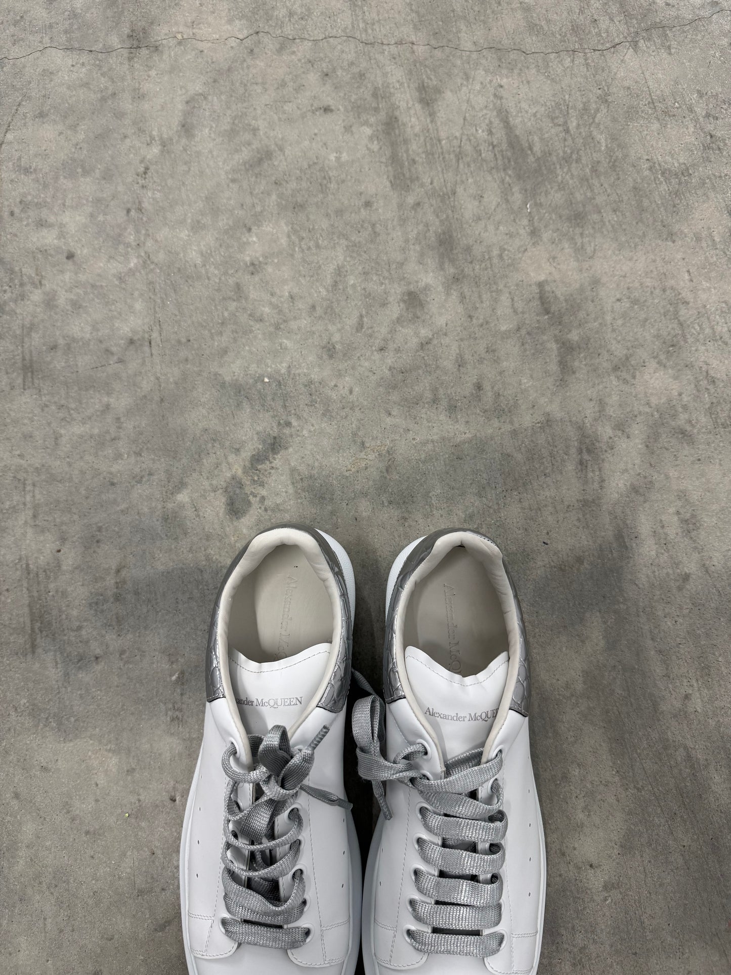 ALEXANDER MCQUEEN OVERSIZED SNEAKER “ White Silver “