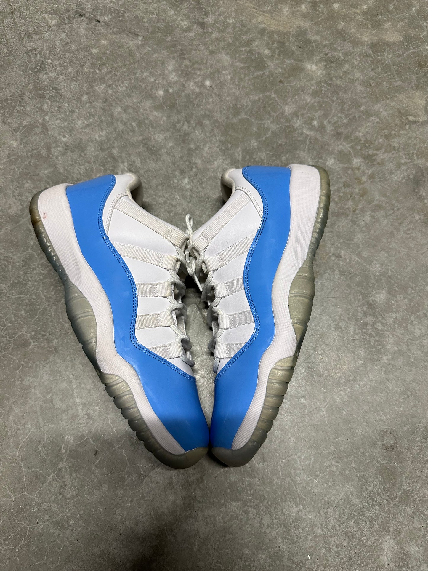 JORDAN 11 low “ unc “