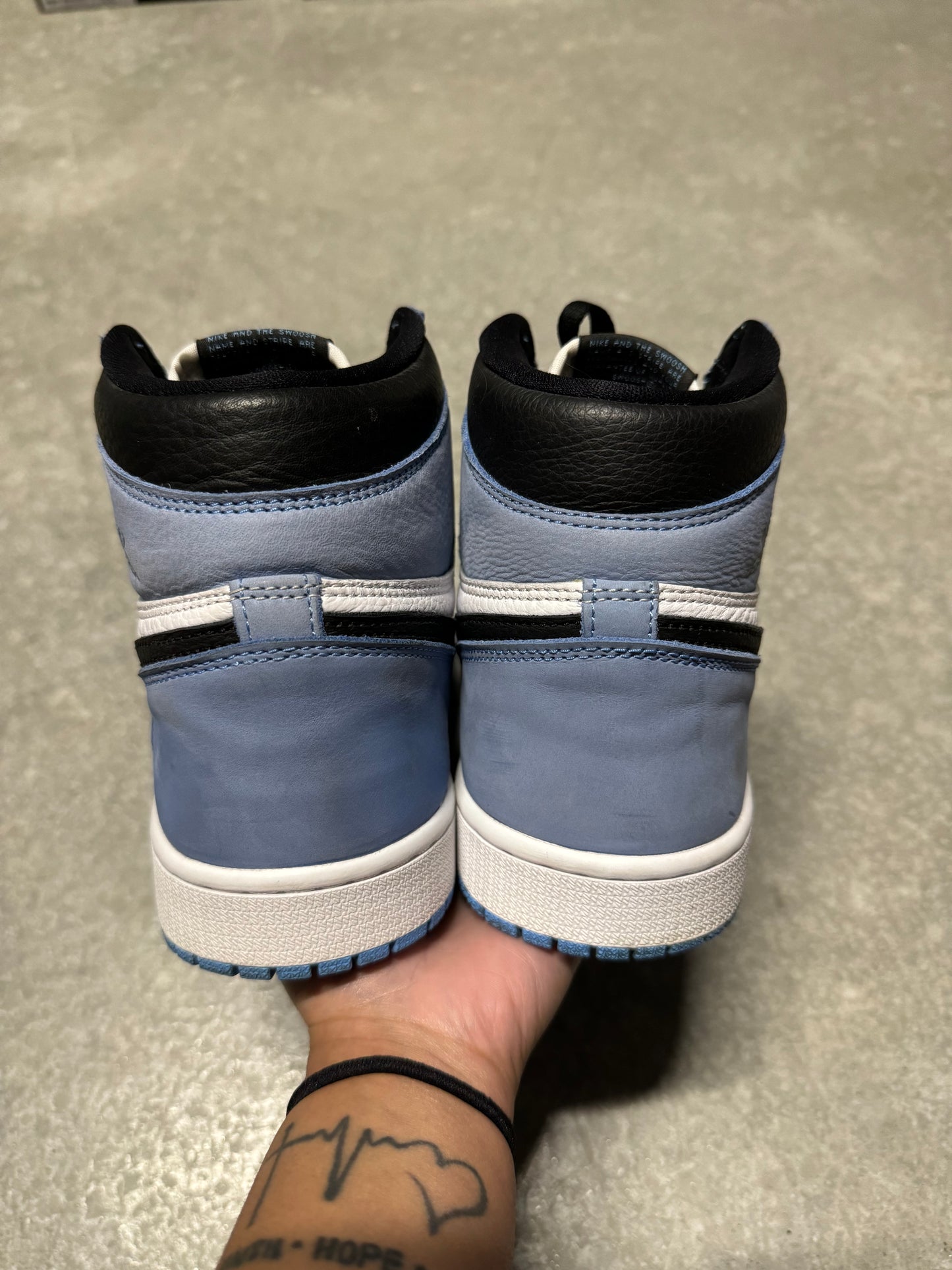 JORDAN 1 “ University blue “