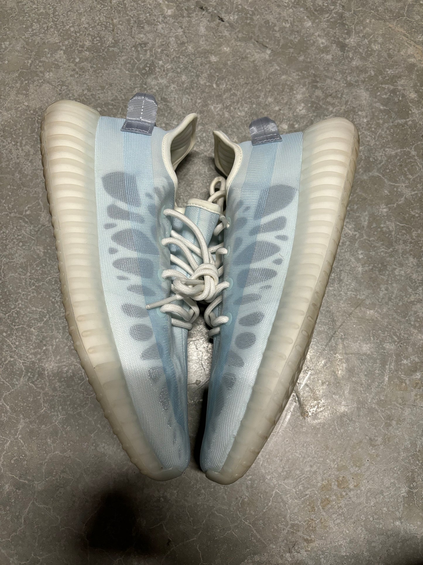 YEEZY 350 V2 “ Mono ice “