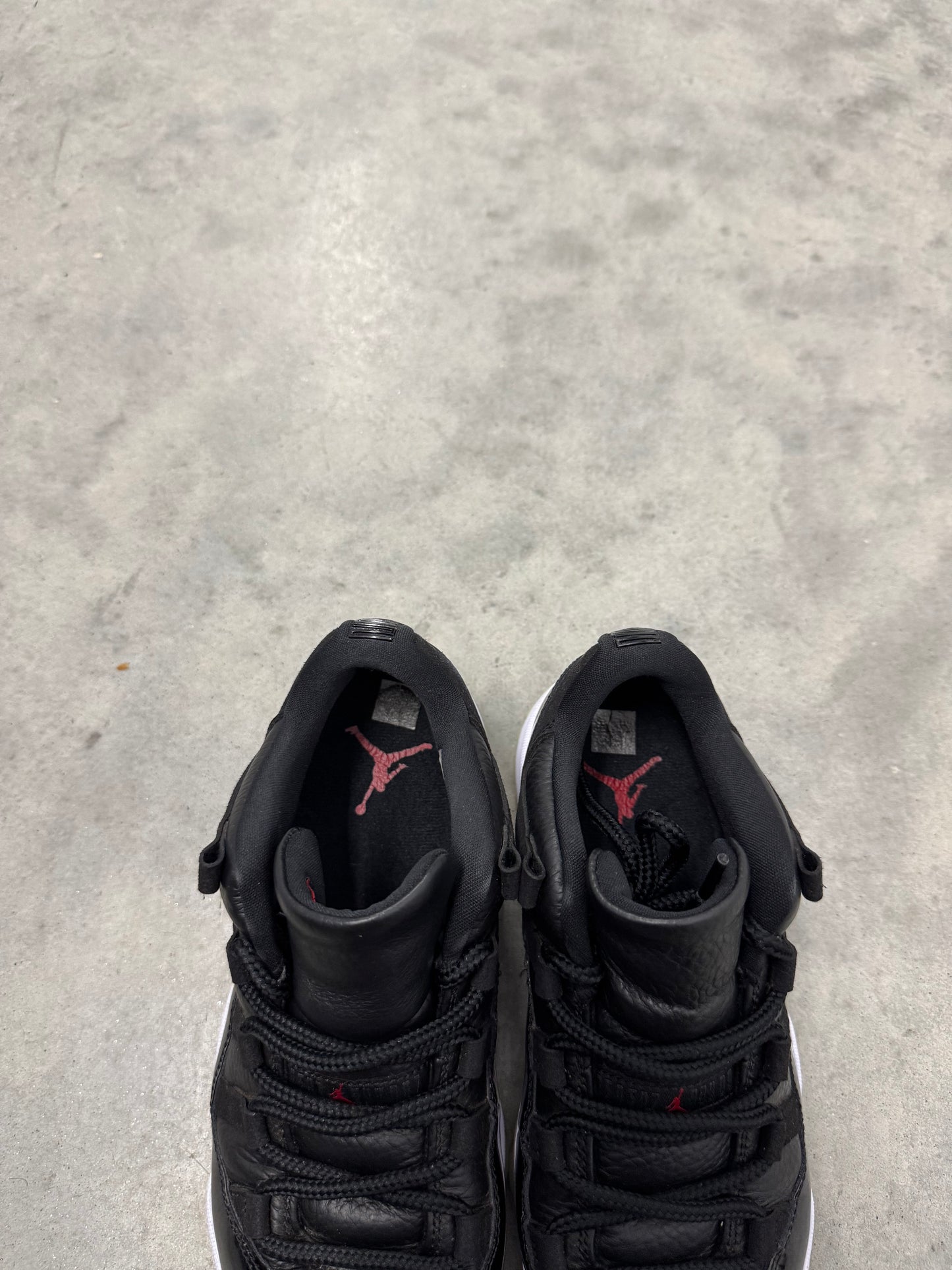JORDAN 11 LOW “ 72-10 “