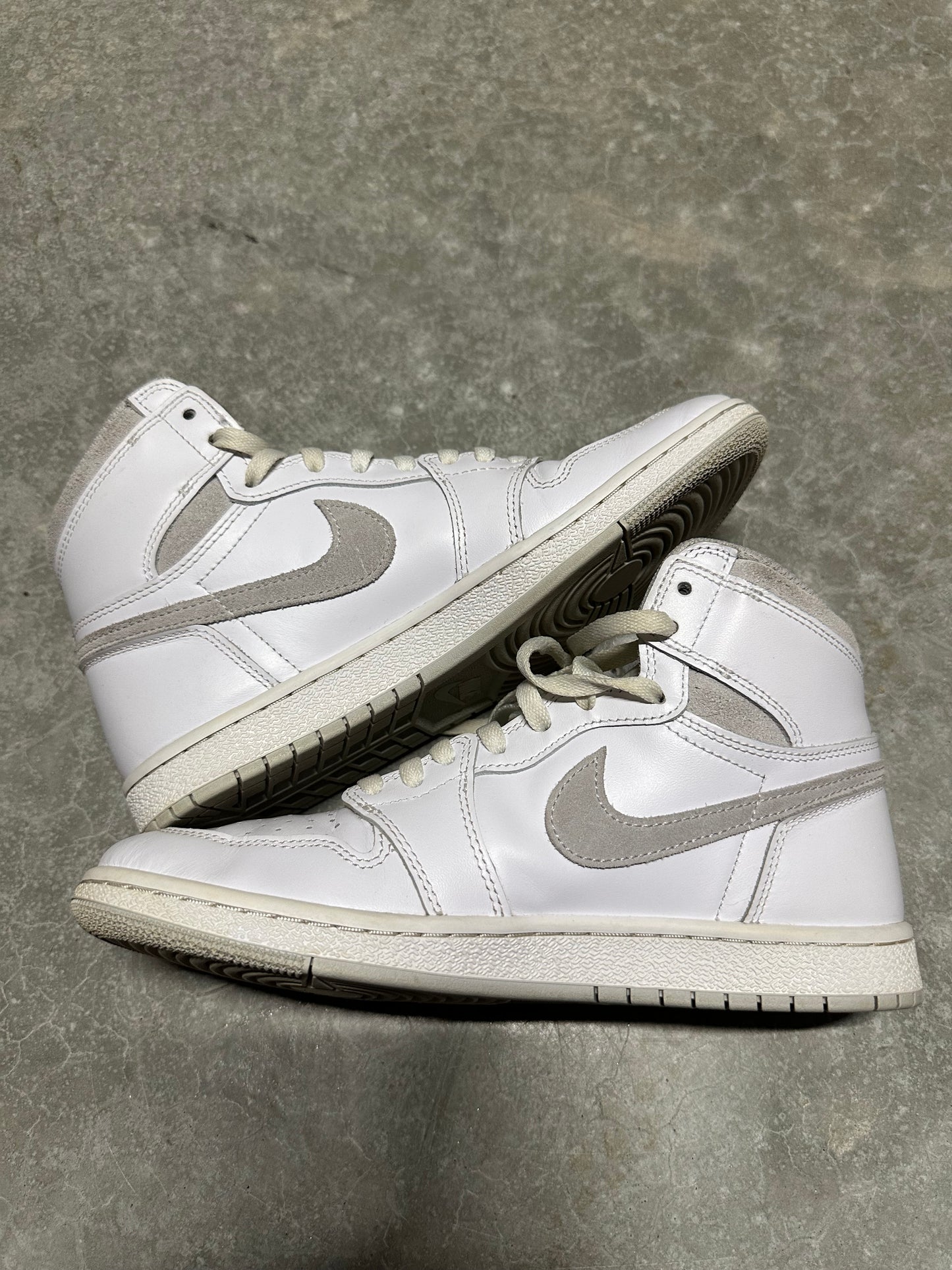 JORDAN 1 “ neutral grey “