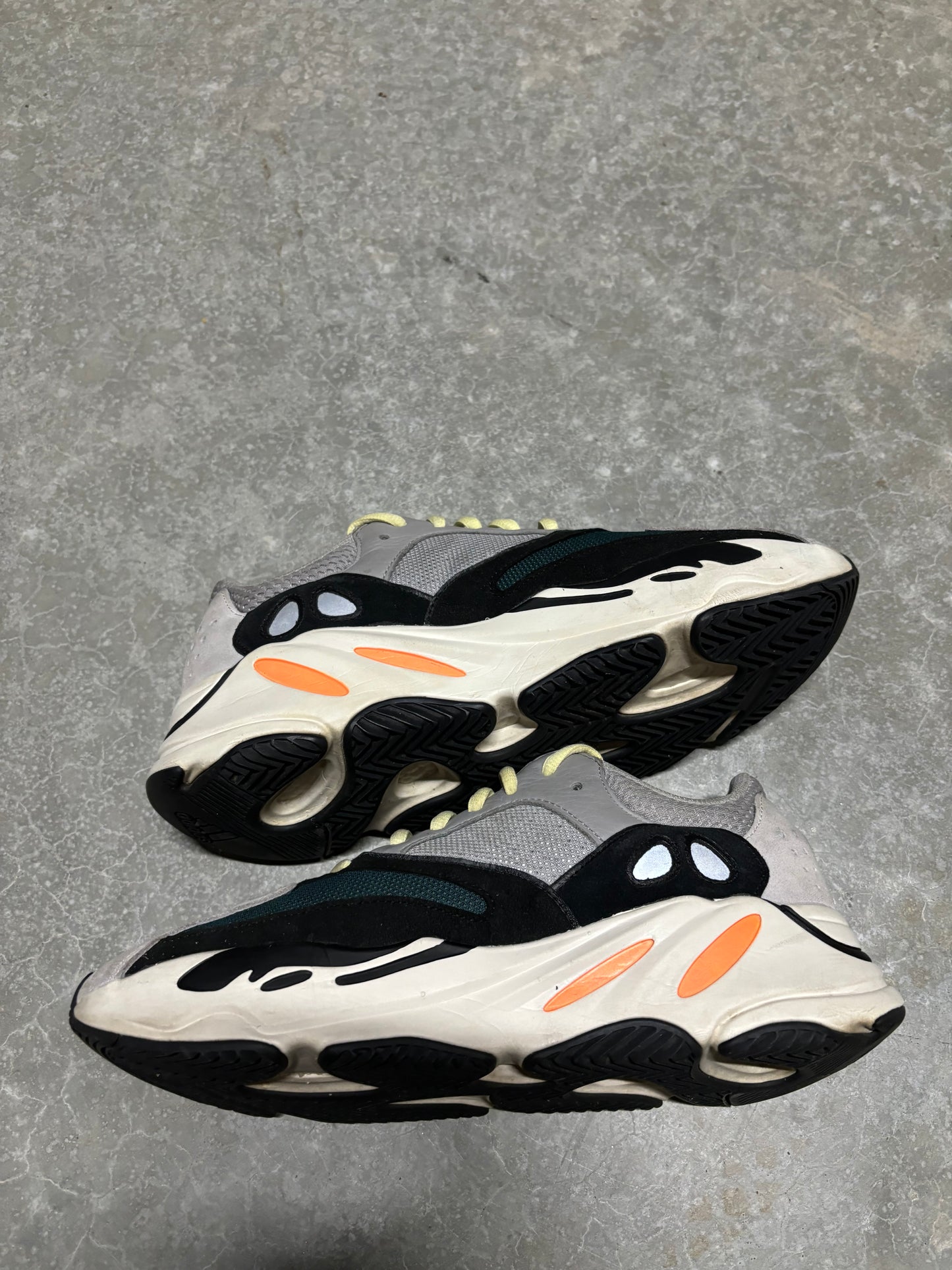 YEEZY 700 “ wave runner “