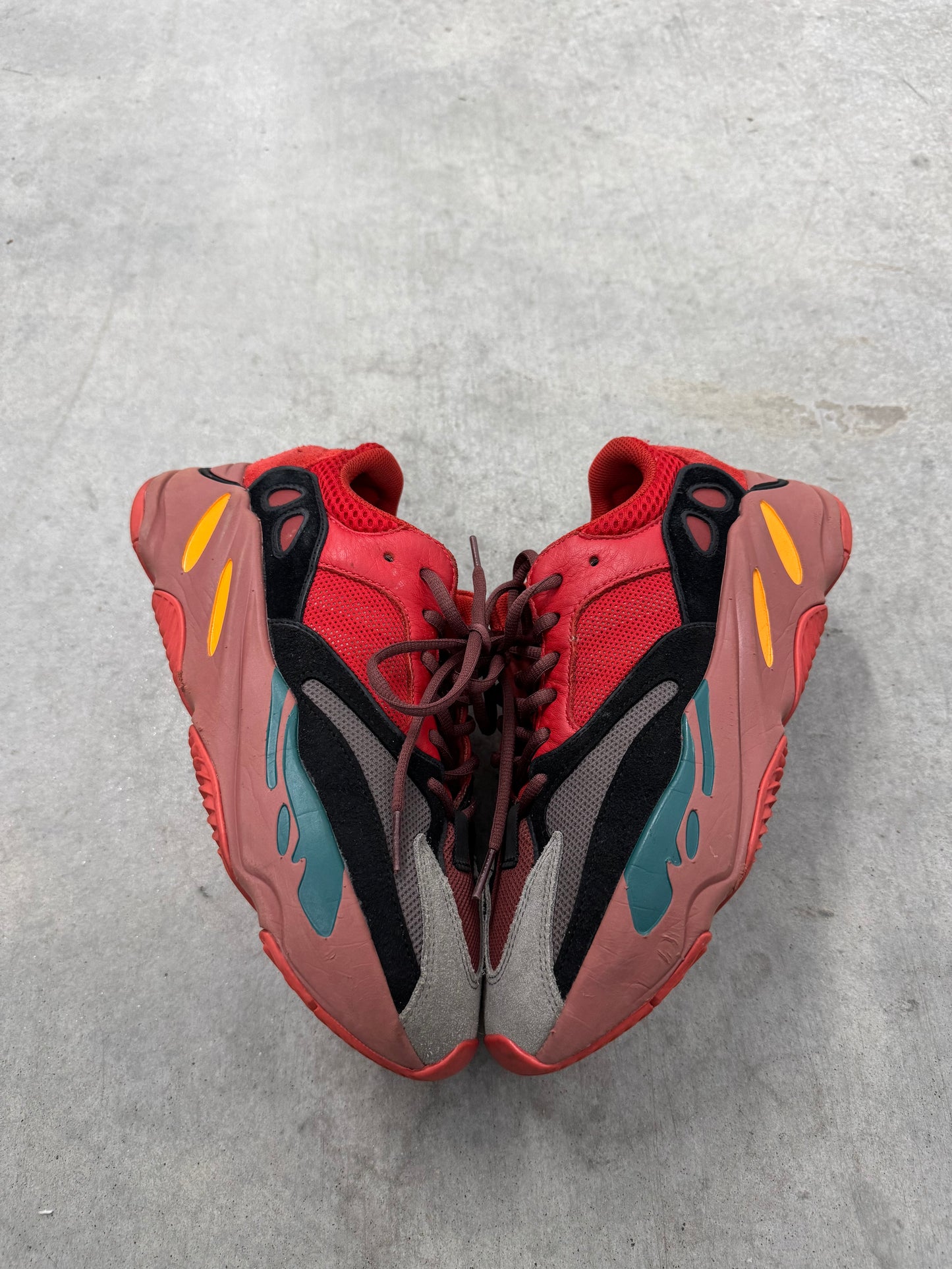 YEEZY 700 “ Hi-Res Red “